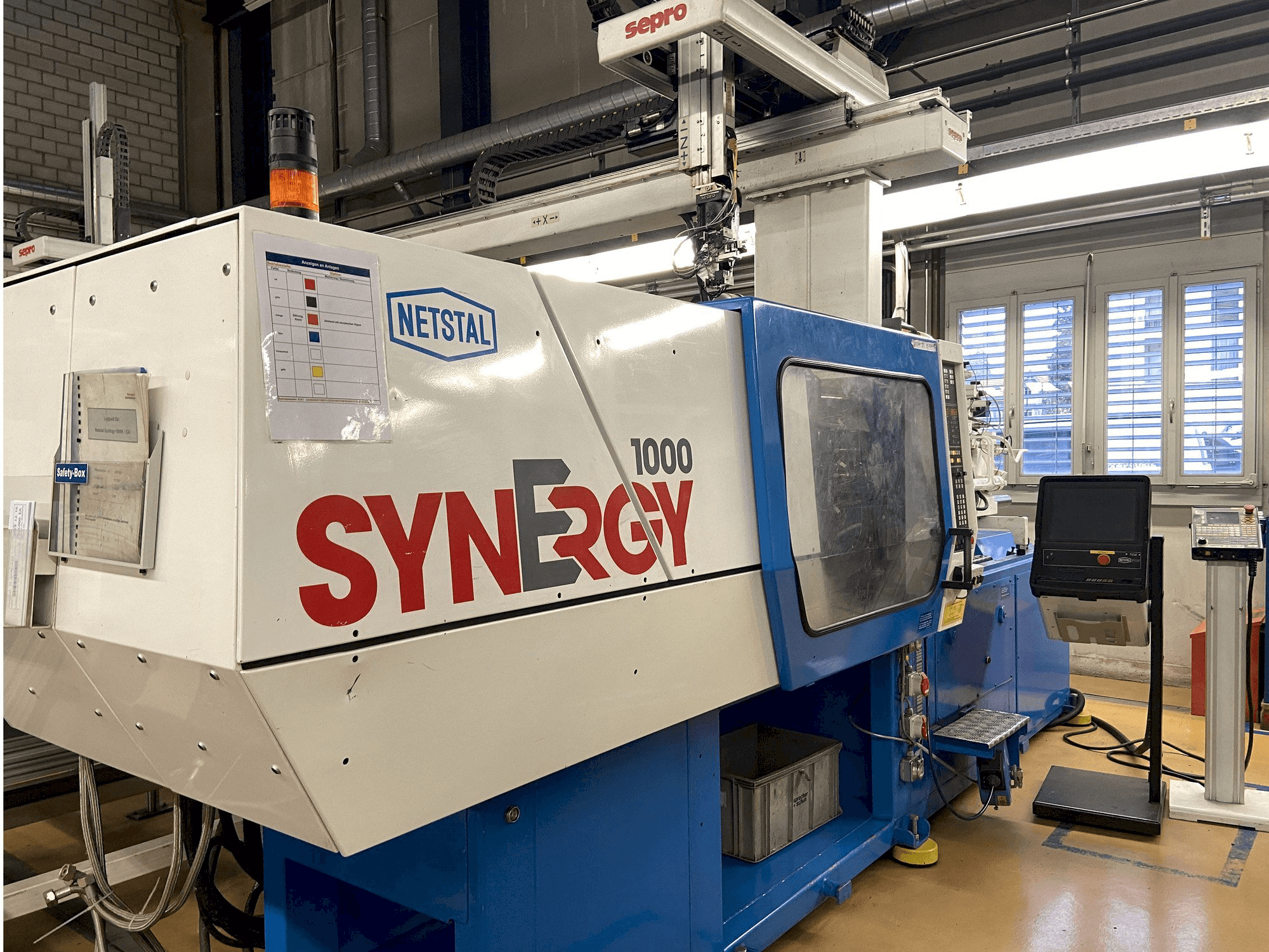 Vista Frontal da Netstal SYNERGY 1000-230 máquina