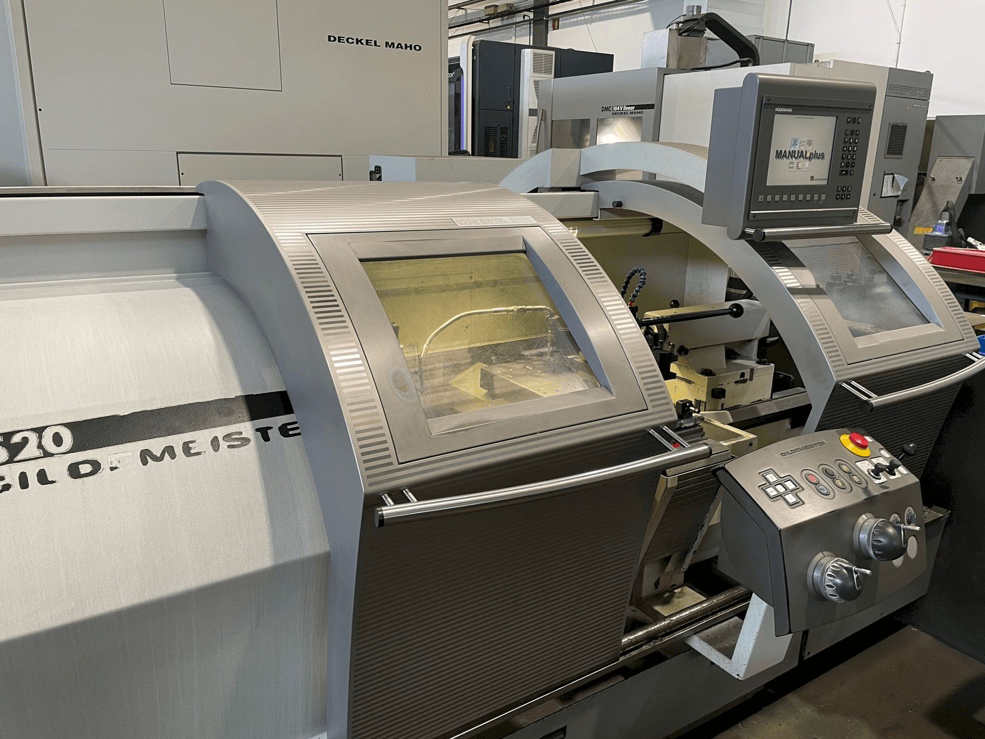 Vista Frontal da Gildemeister NEF 520 máquina