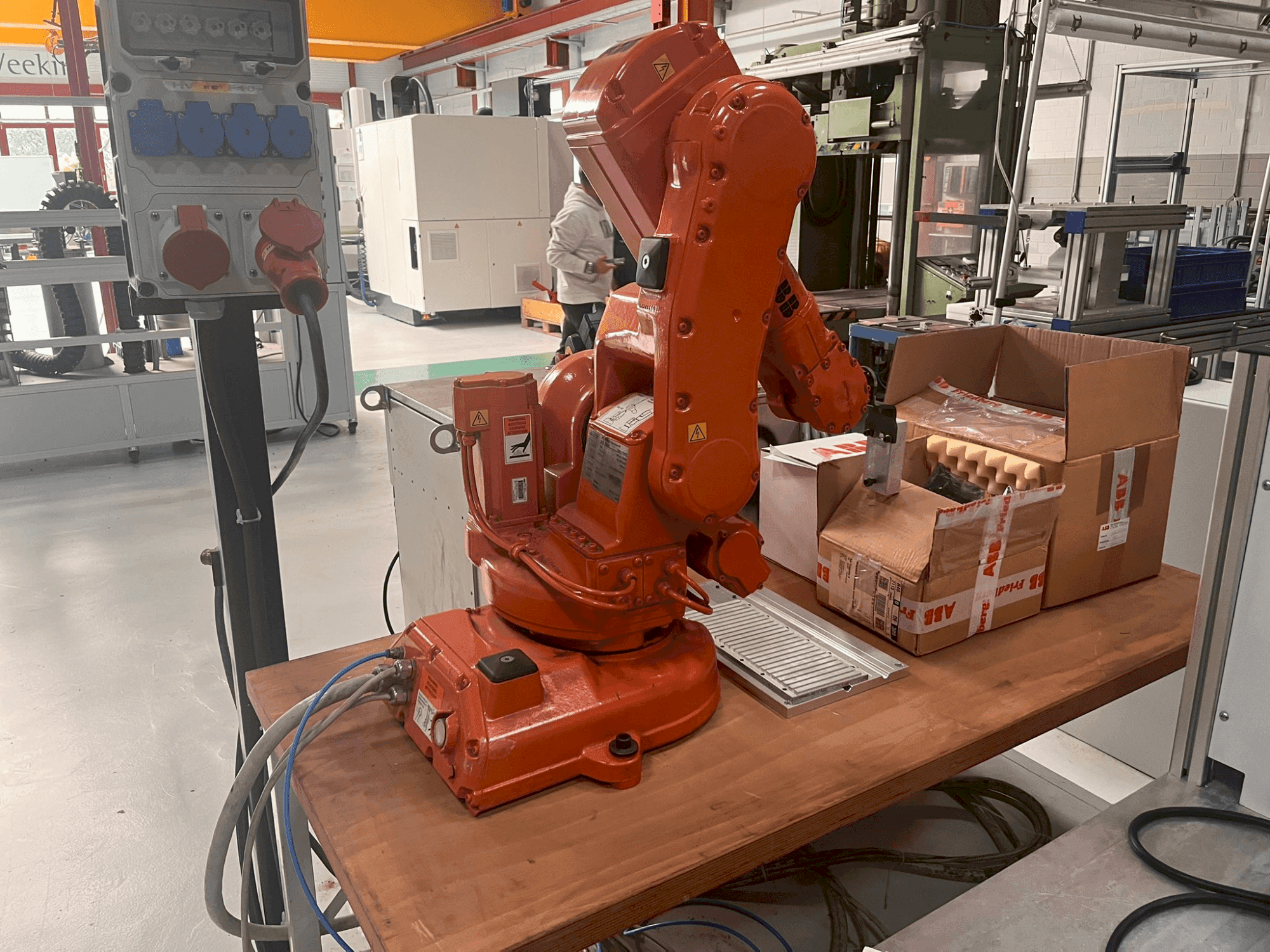 Vista Frontal da ABB IRB 140 M2000 máquina