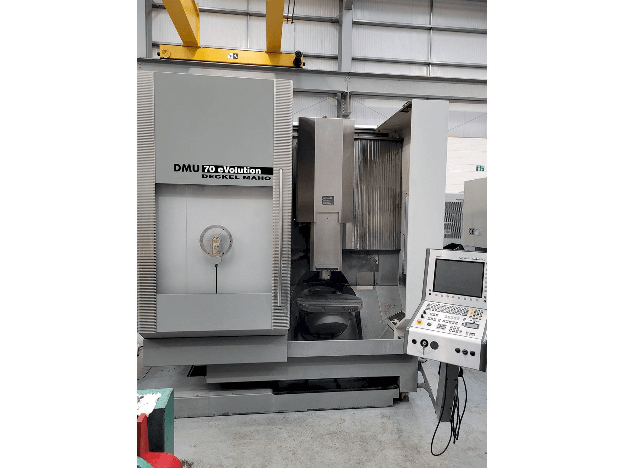 Vista Frontal da DECKEL MAHO DMU 70 eVolution máquina