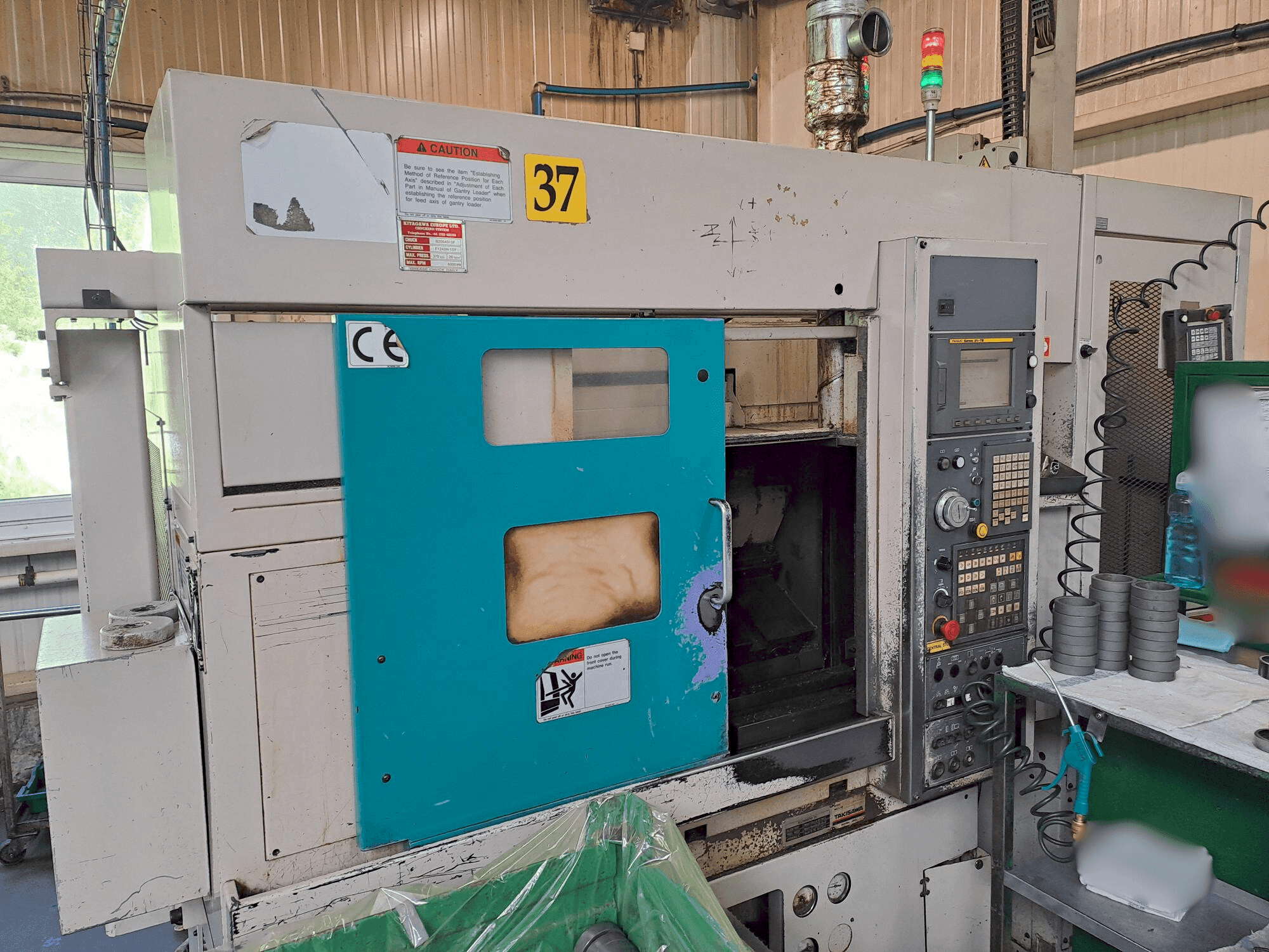 Vista Frontal da Takisawa TC 200 máquina