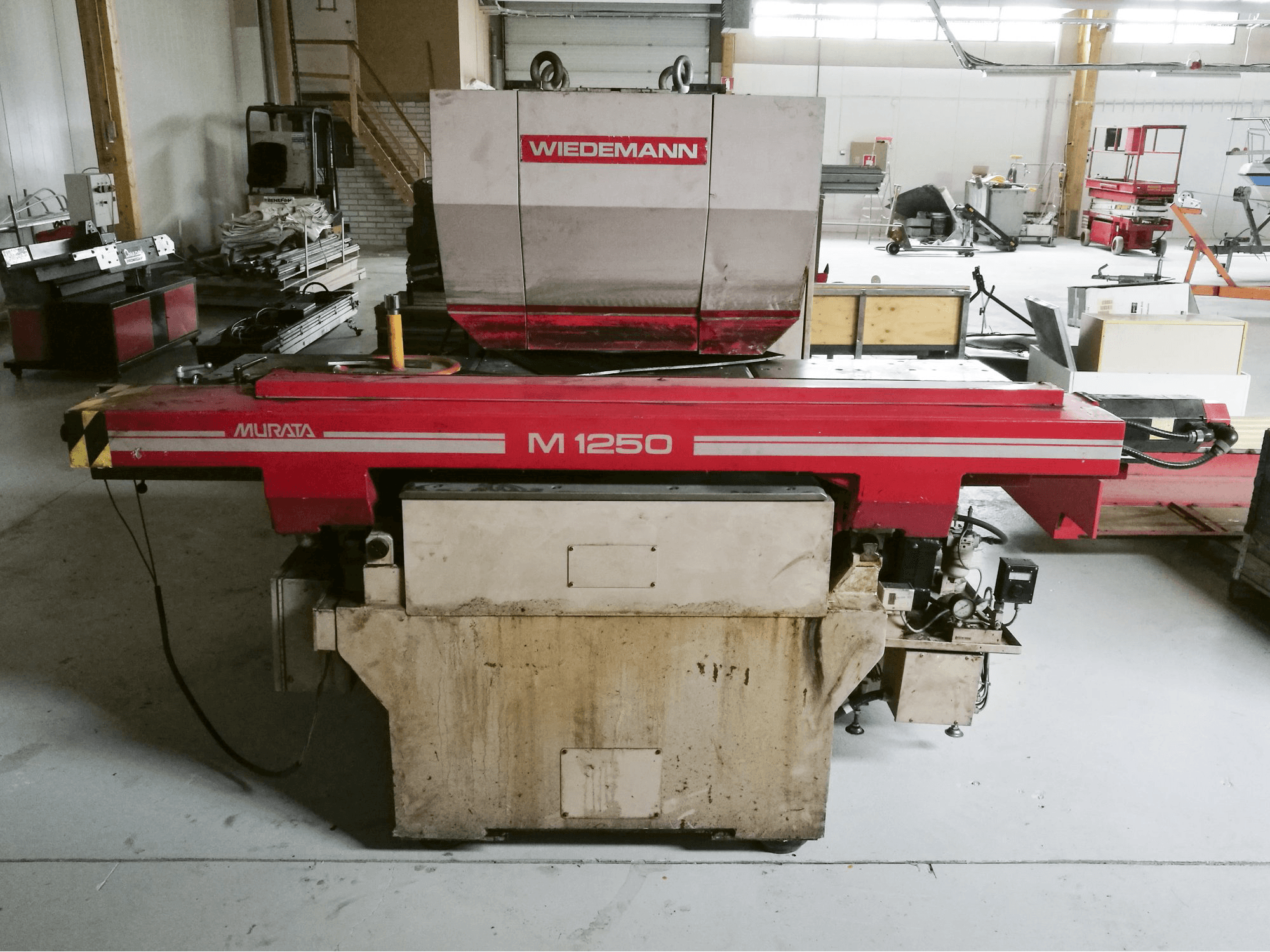 Vista Frontal da Murata Wiedemann M-1250 máquina