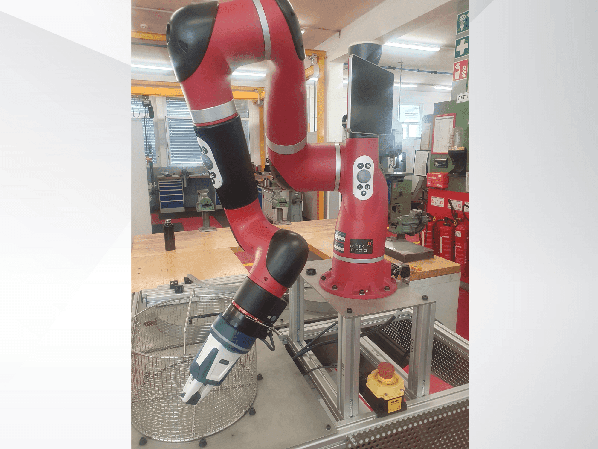 Vista Frontal da RETHINK Robotics Sawyer máquina