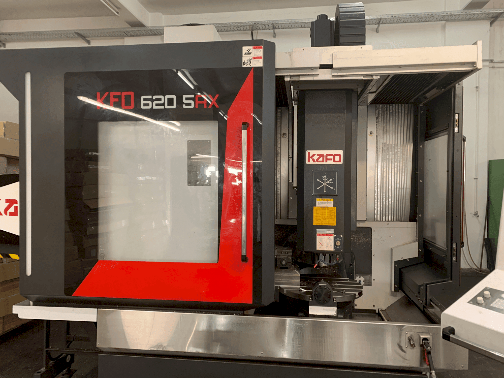 Vista Frontal da KAFO KFO 620 5AX máquina