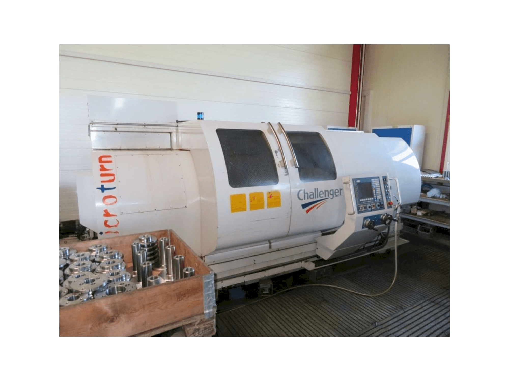 Vista Frontal da Challenger Microturn BNC 2680 máquina