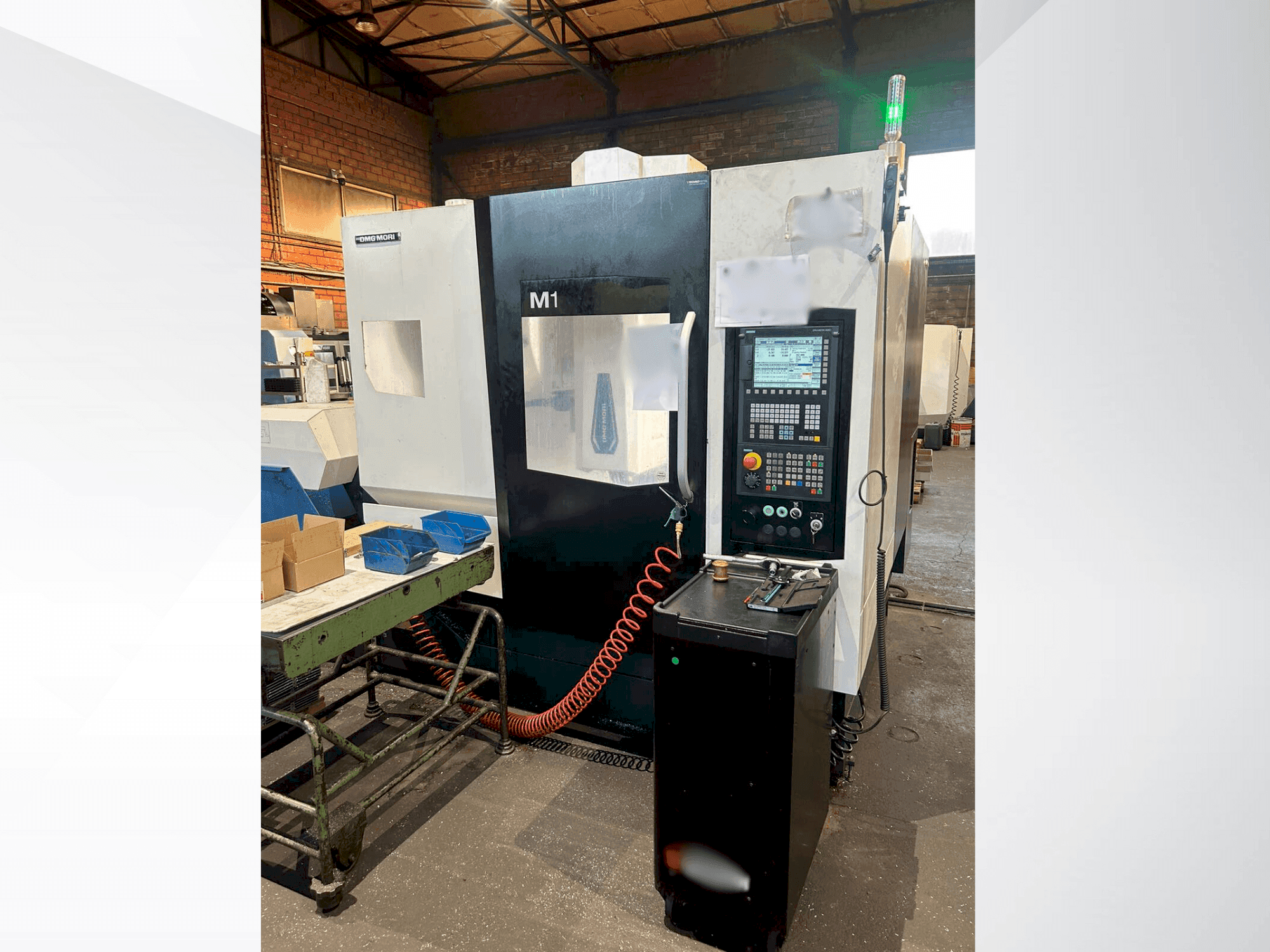 Vista Frontal da DMG MORI M1 PRO máquina