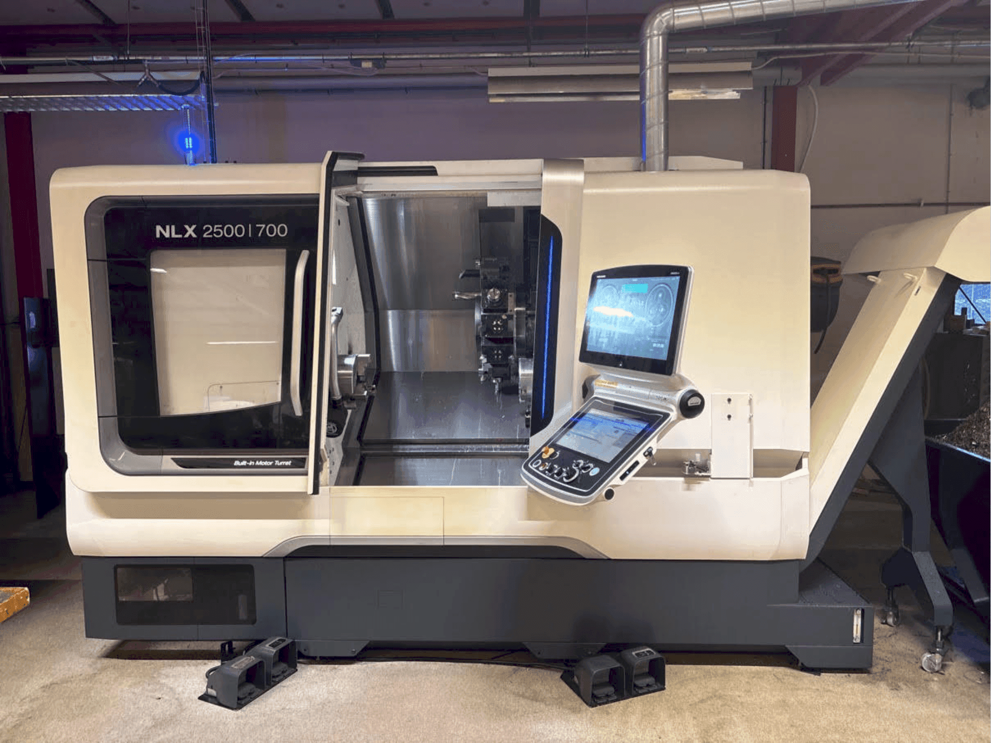 Vista Frontal da DMG MORI NLX 2500-700 SY máquina