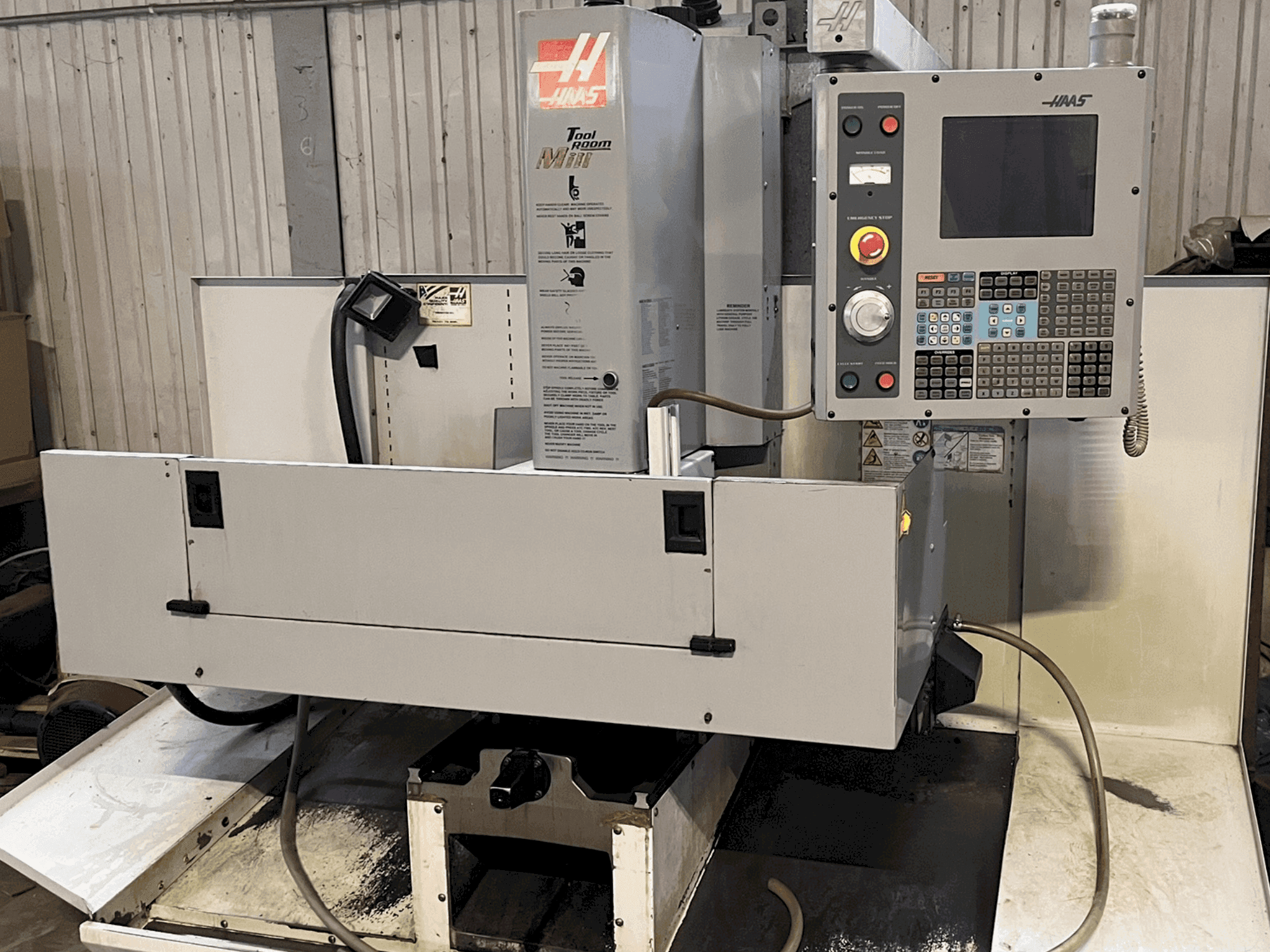 Vista Frontal da HAAS TM-2HE máquina