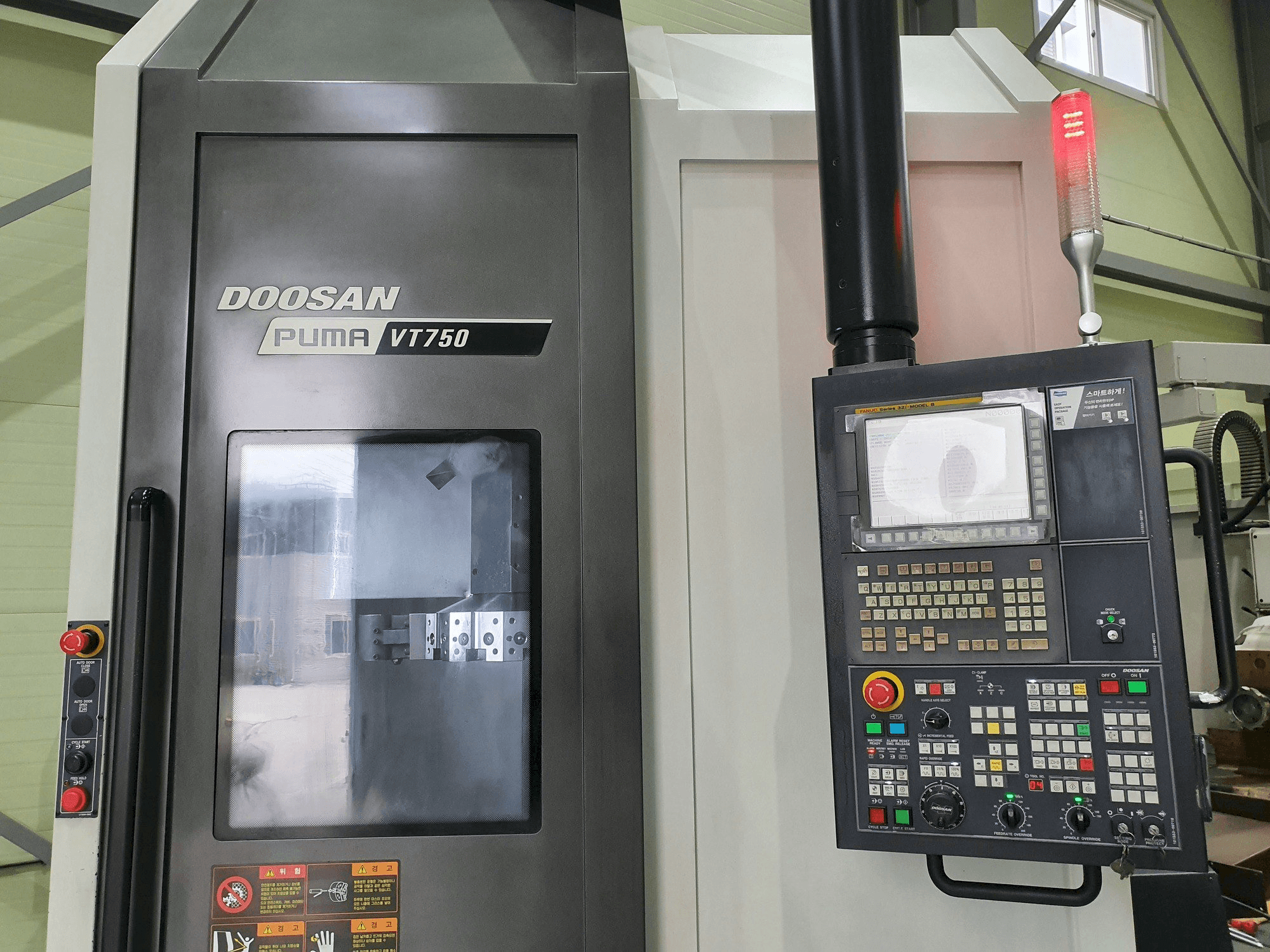 Vista Frontal da Doosan VT750 máquina