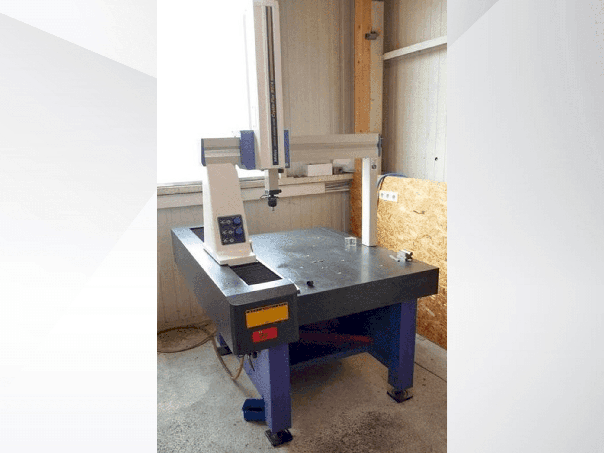 Vista Frontal da Mitutoyo Crysta-Plus M574 máquina