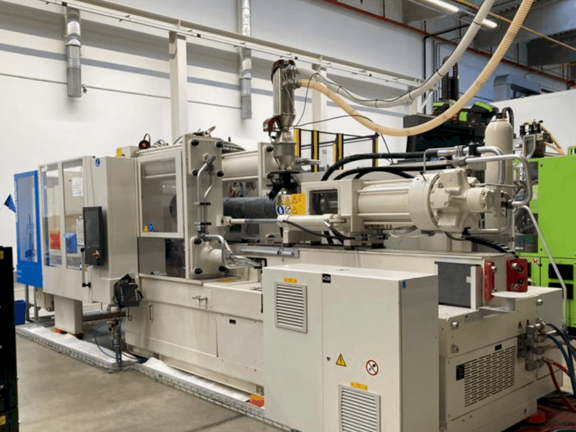 Vista Frontal da Krauss Maffei 420-2000 CX máquina