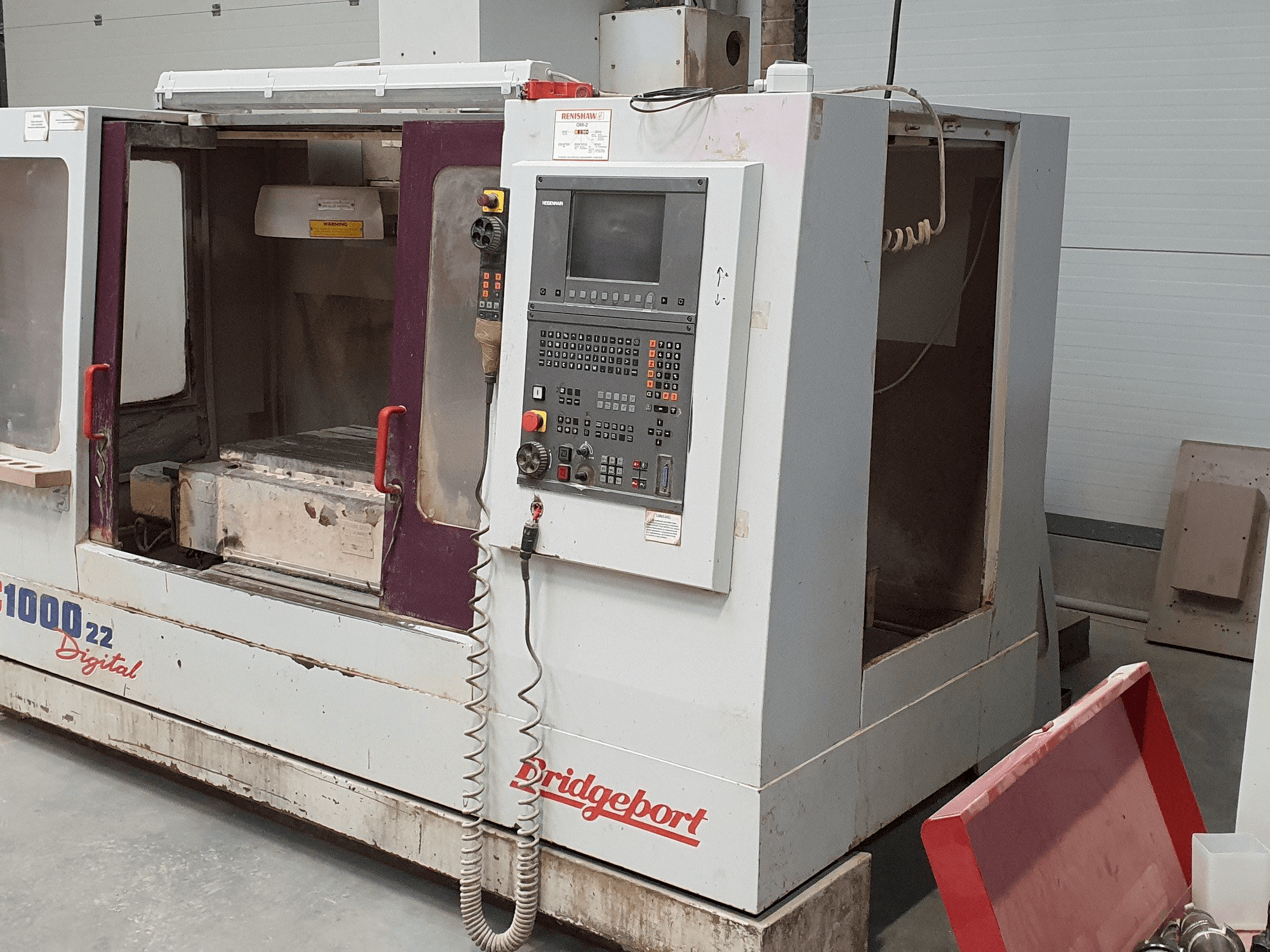 Vista Frontal da Bridgeport VMC 1000/22 máquina