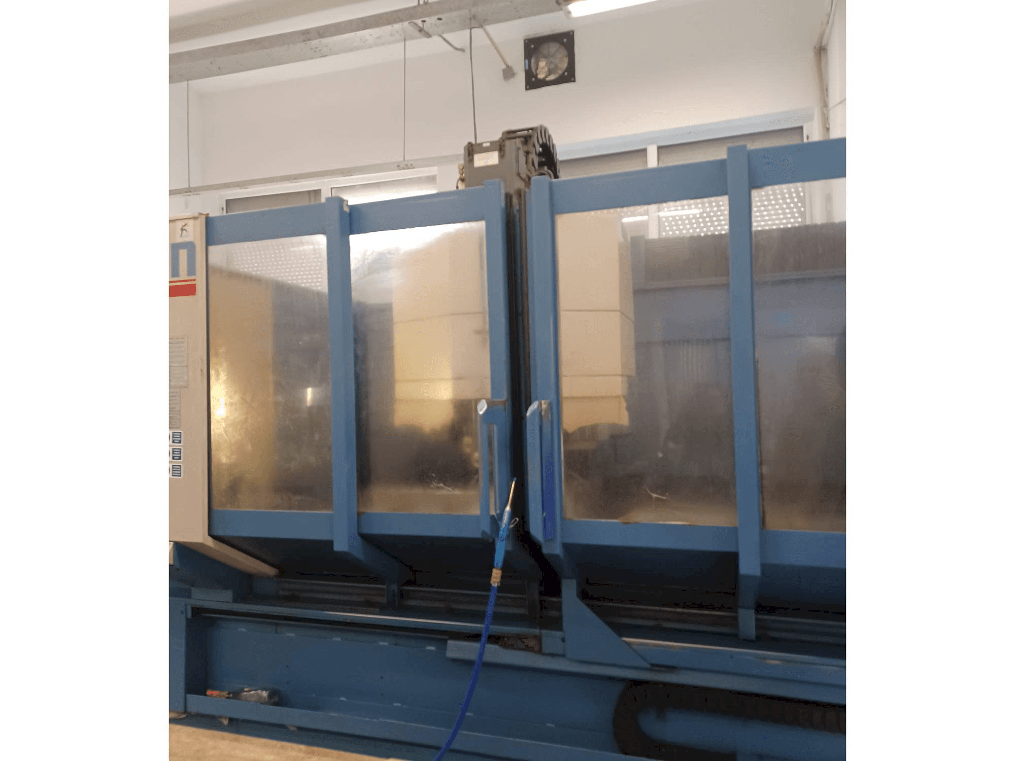 Vista Frontal da CHIRON FZ 18 L máquina