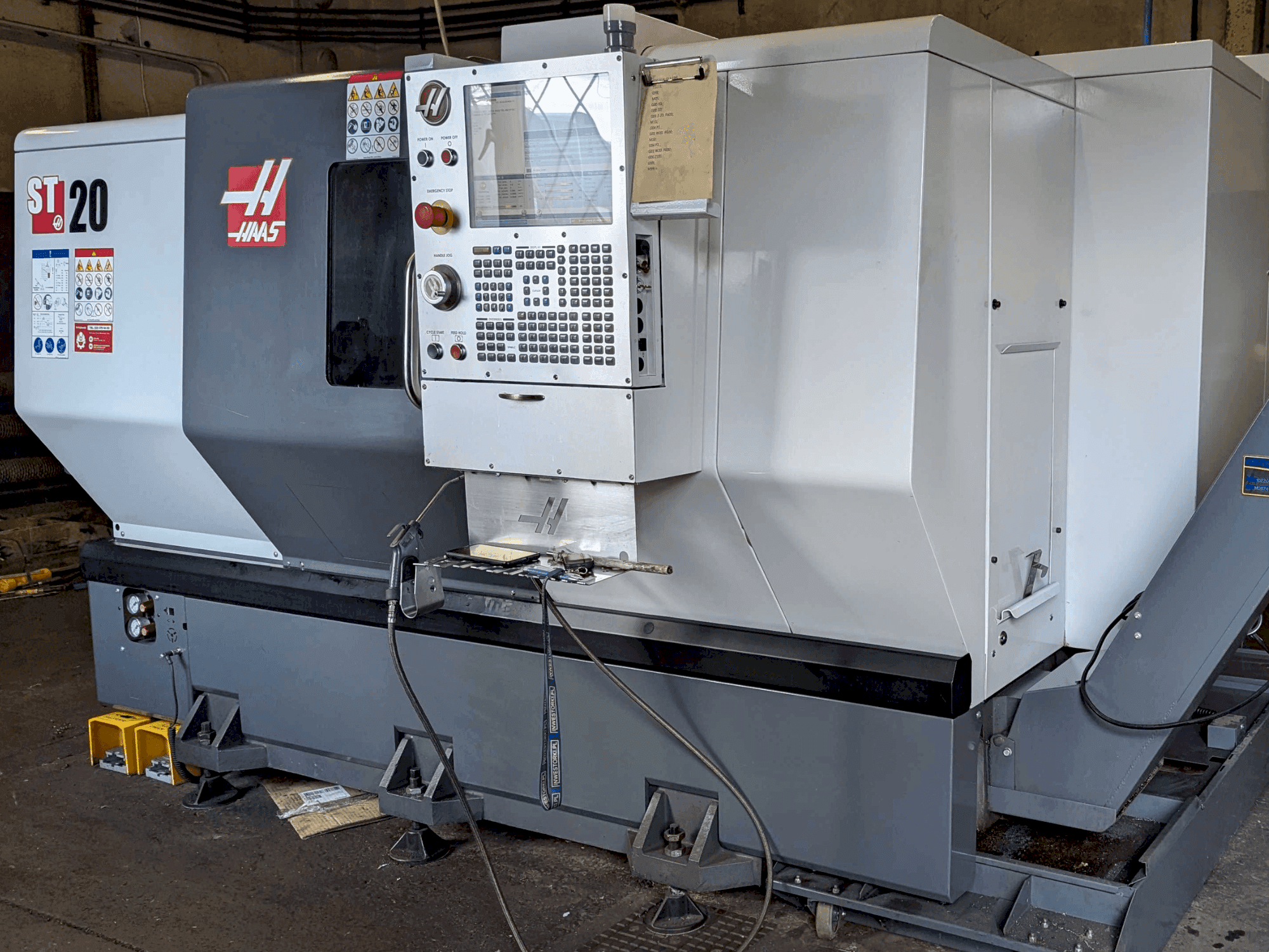 Vista Frontal da HAAS ST-20 máquina