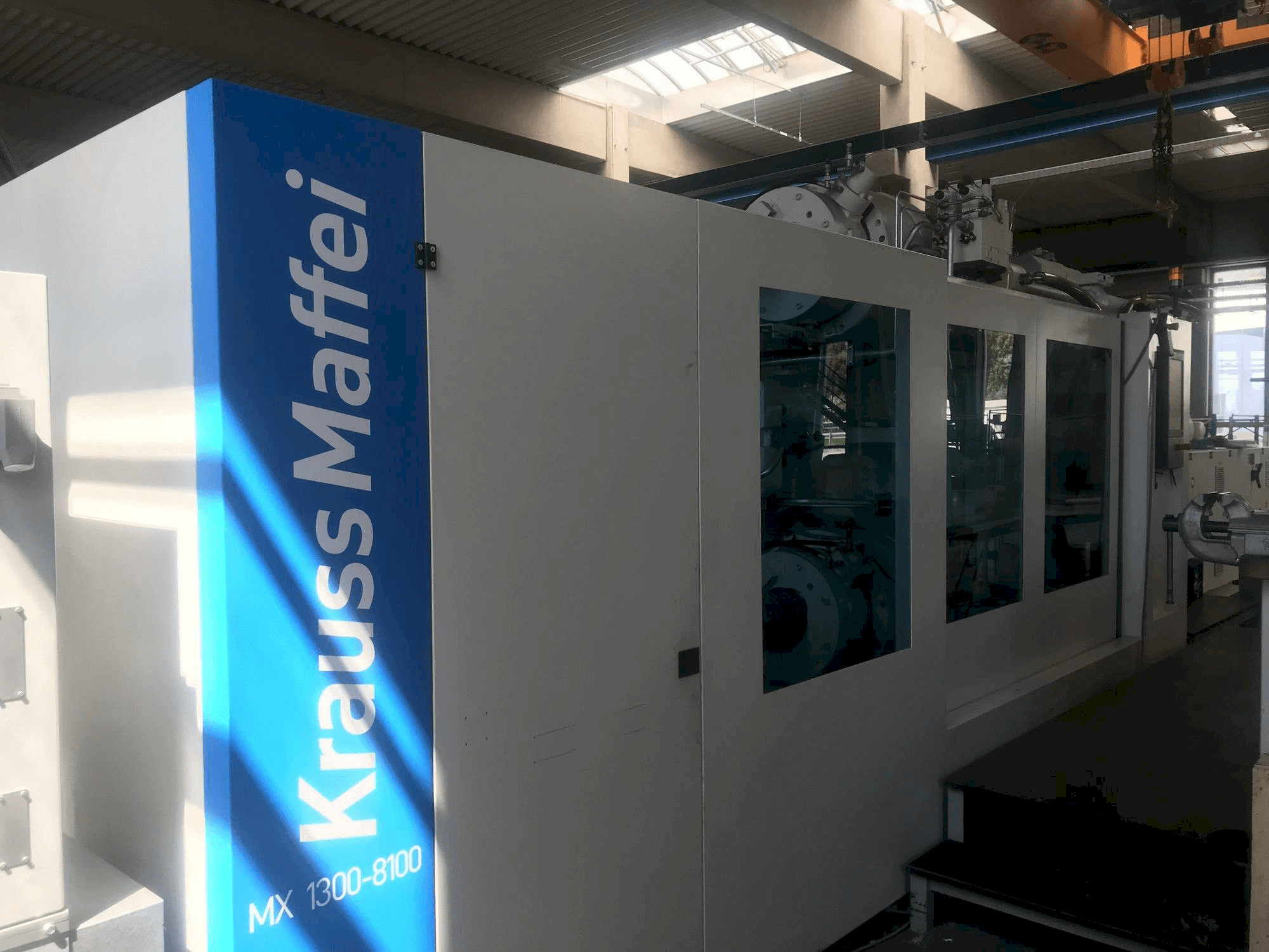 Vista Frontal da Krauss Maffei 1300-8100 MX máquina