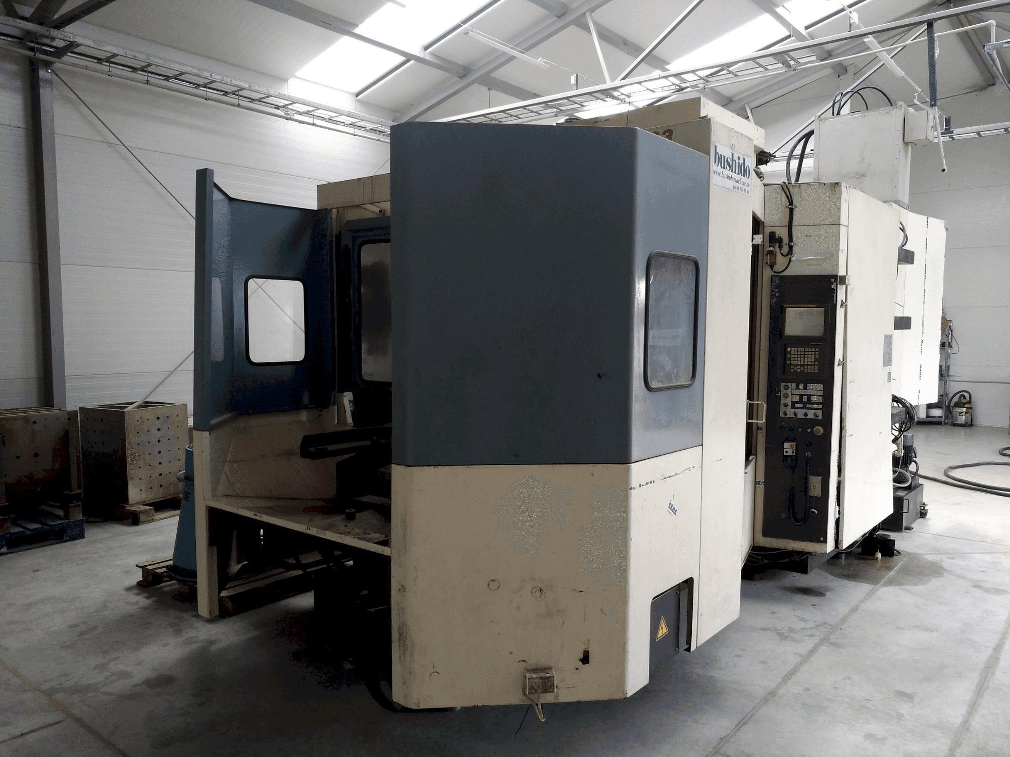 Vista Frontal da Niigata SPN63 máquina