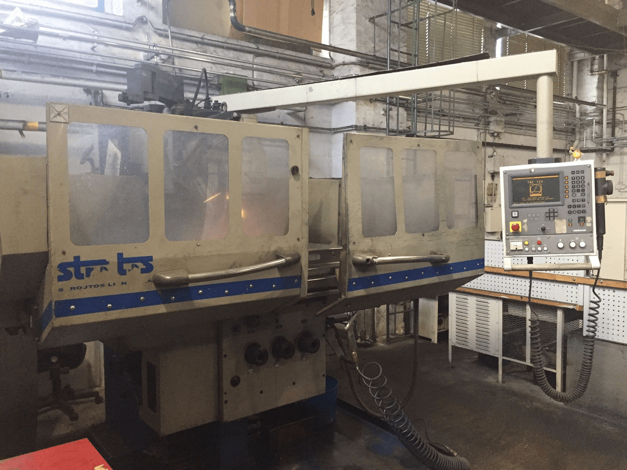 Vista Frontal da Strojtos FGS 63 NCP máquina