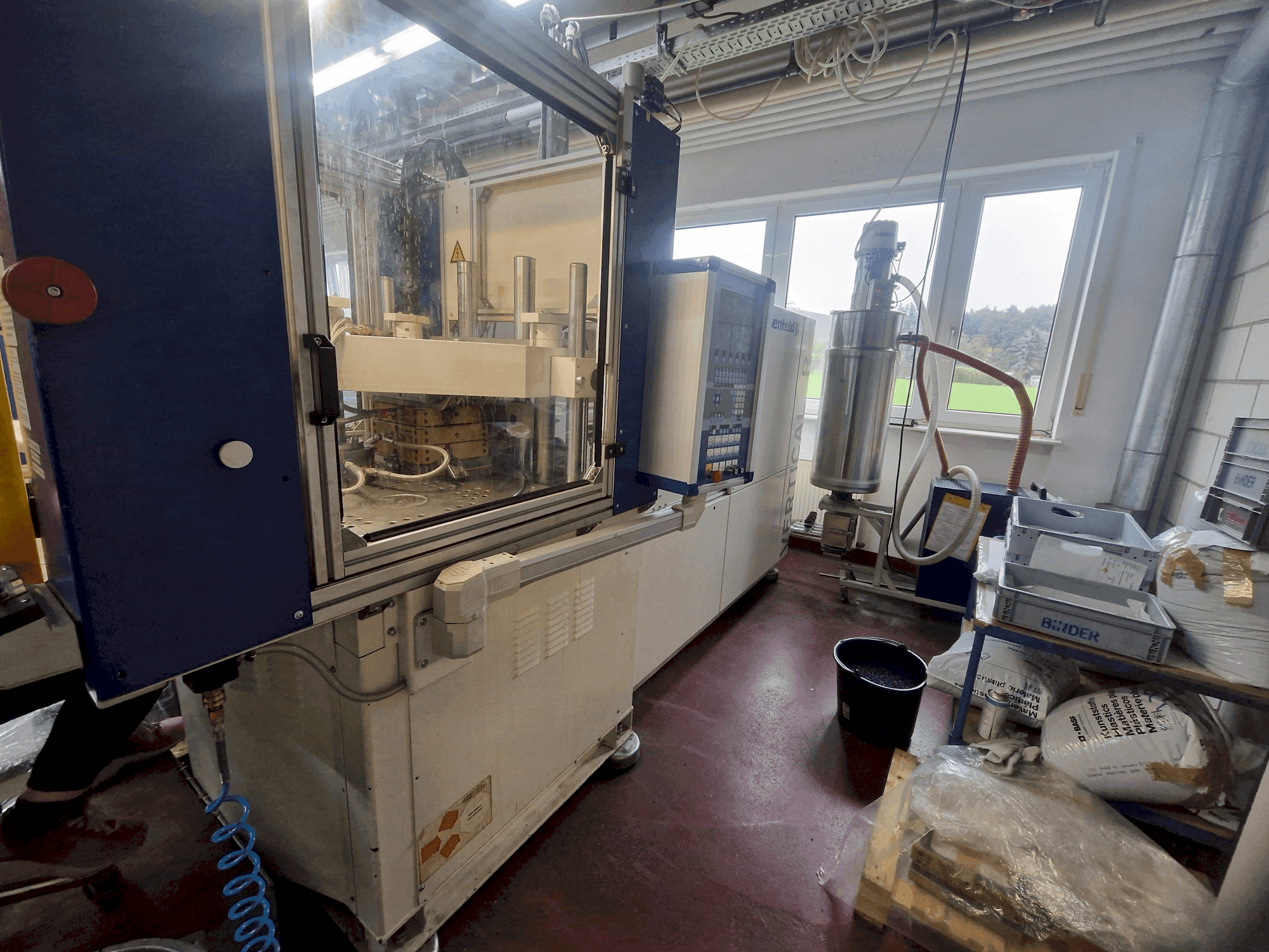 Vista Frontal da Battenfeld Vertical R60 125H (2002) máquina