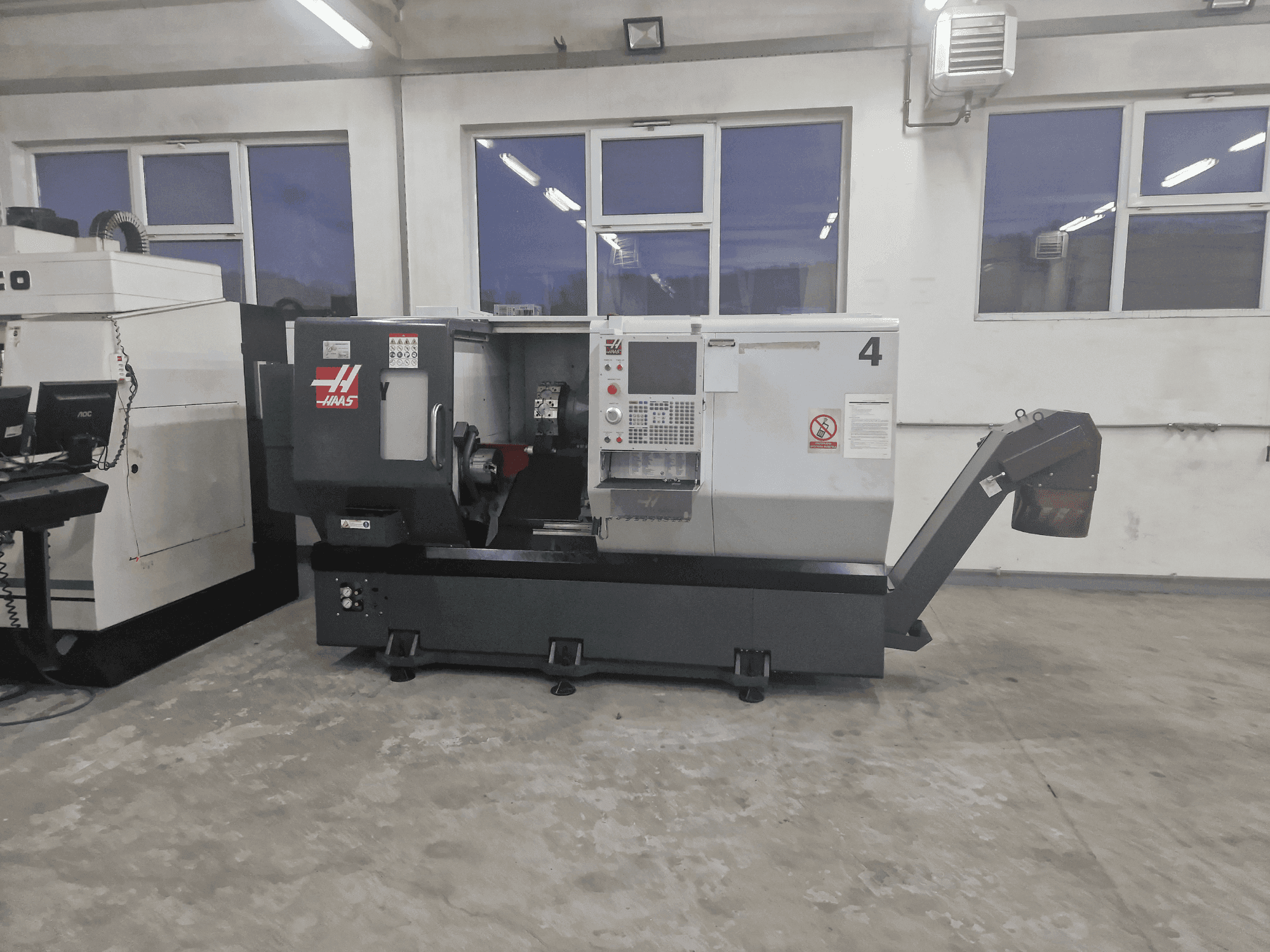 Vista Frontal da HAAS ST-30Y máquina