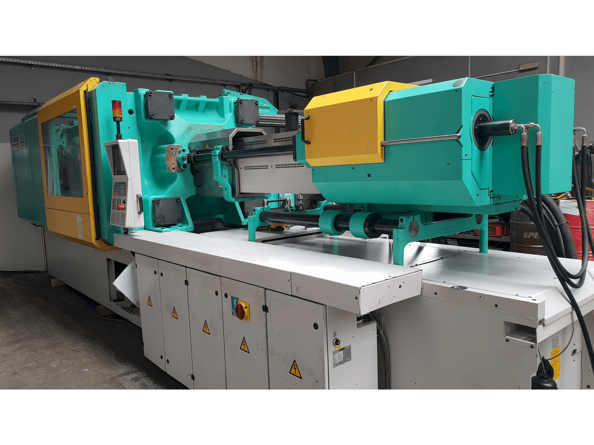 Vista Frontal da Arburg Multilift H 720 - 3200 - 1300 máquina