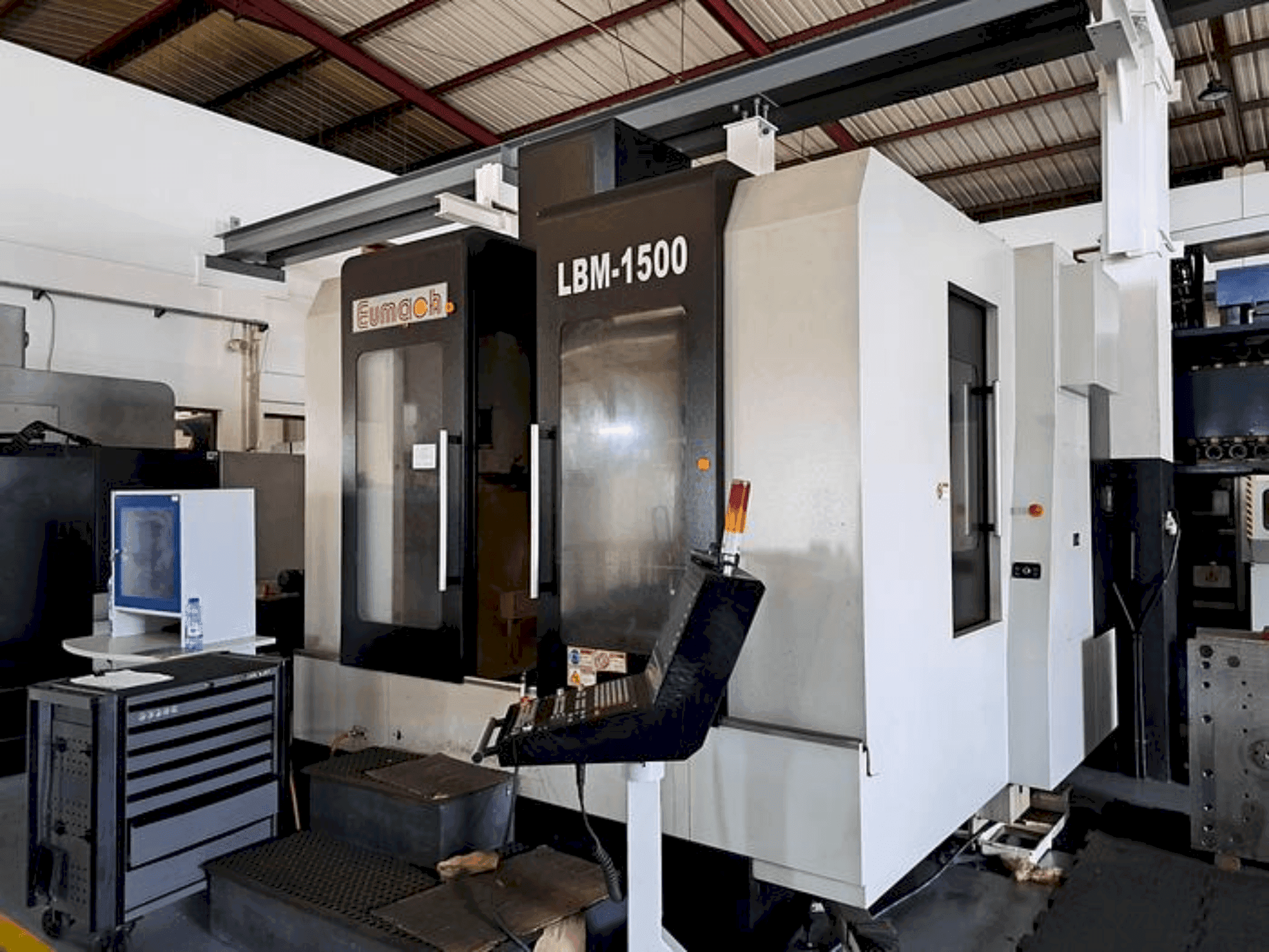 Vista Frontal da Eumach LBM-1500 máquina