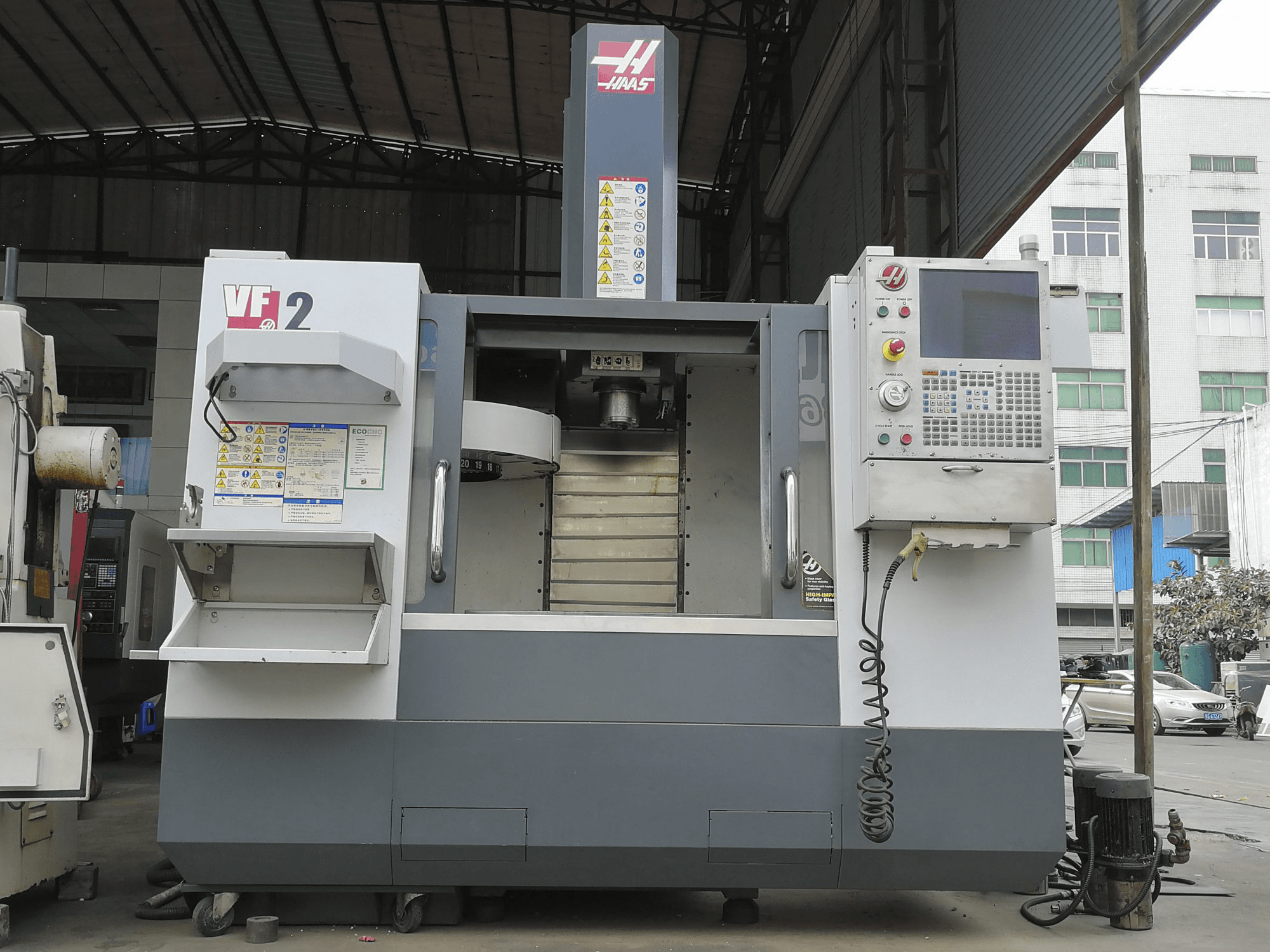 Vista Frontal da HAAS VF-2 máquina