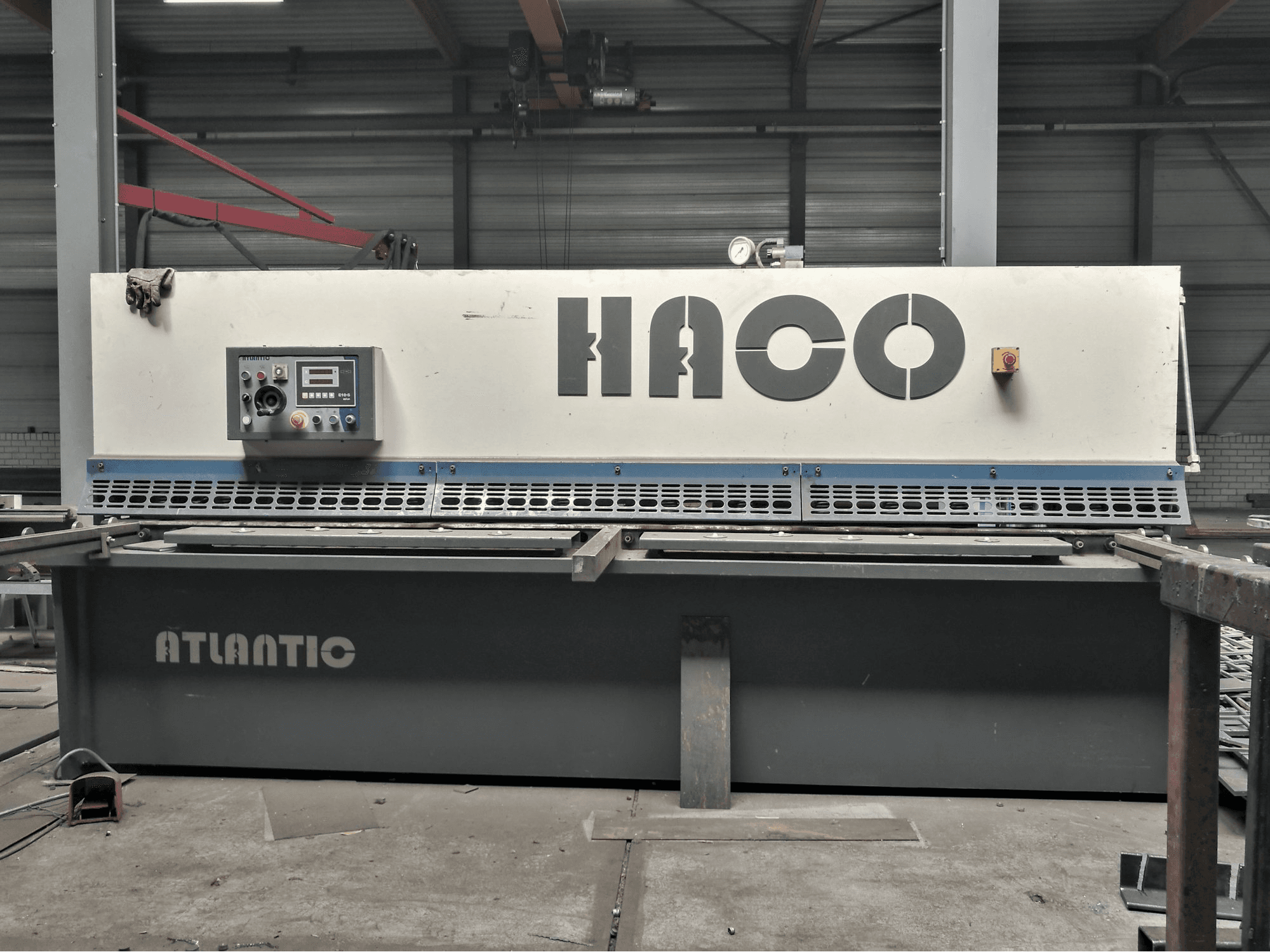 Vista Frontal da HACO ATS 3206 máquina
