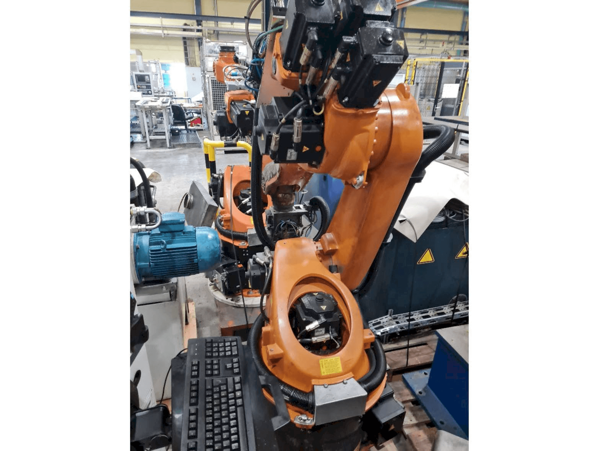 Vista Frontal da KUKA KR30-3 máquina