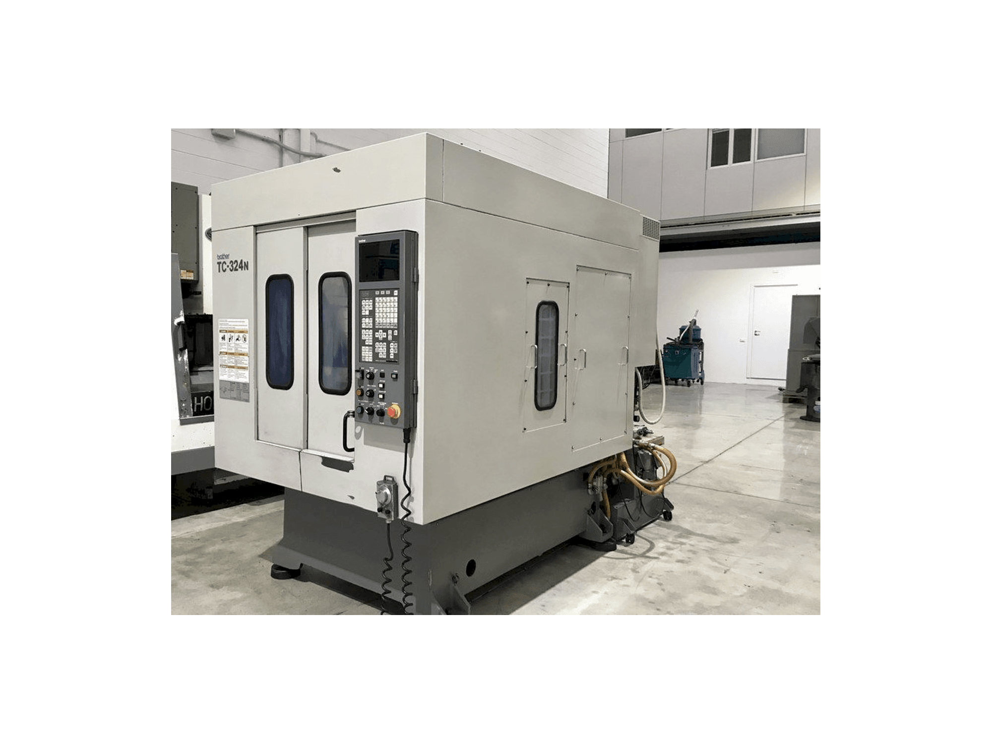 Vista Frontal da Brother TC 324N máquina