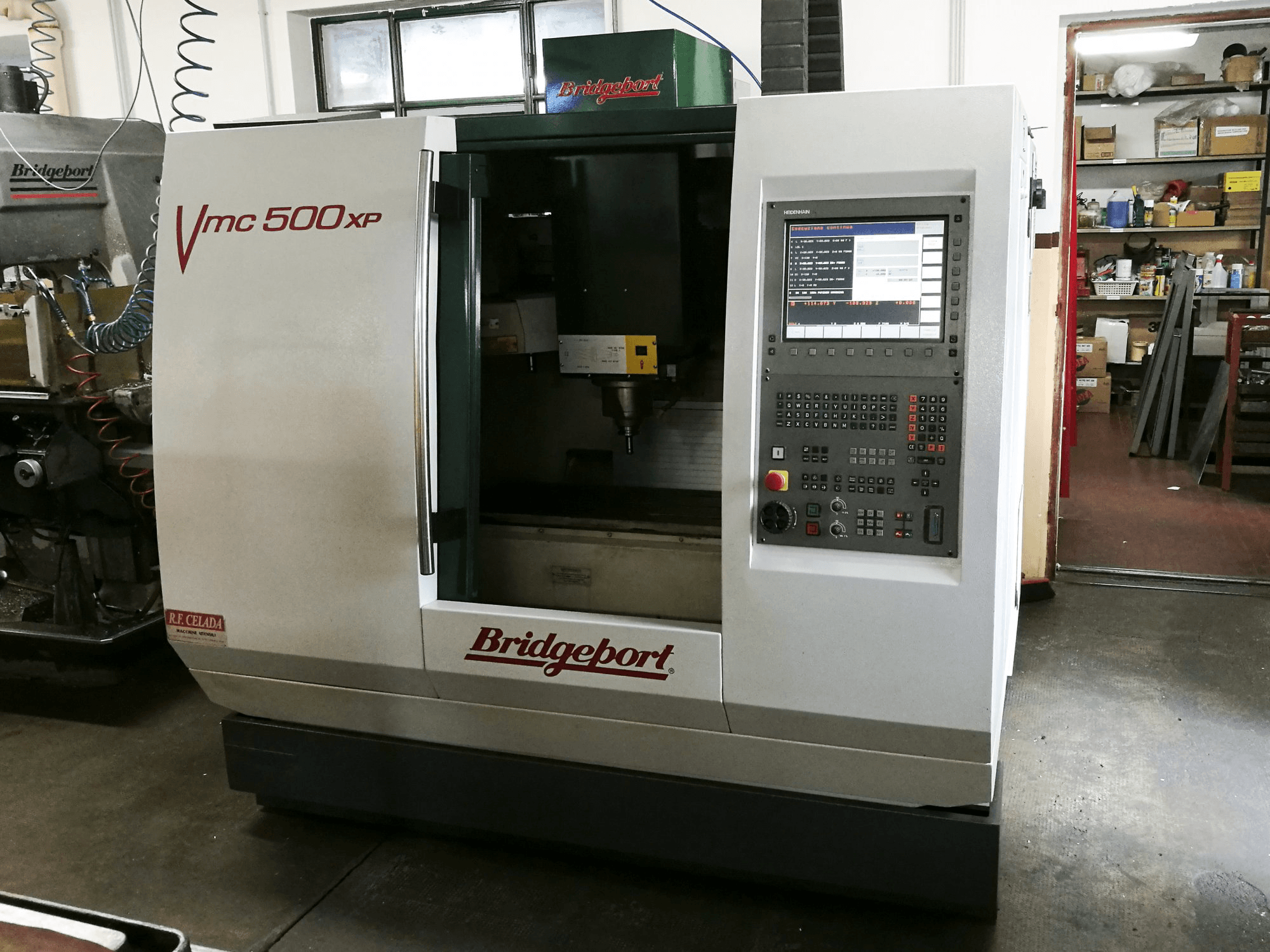 Vista Frontal da Bridgeport VMC 500 XP máquina