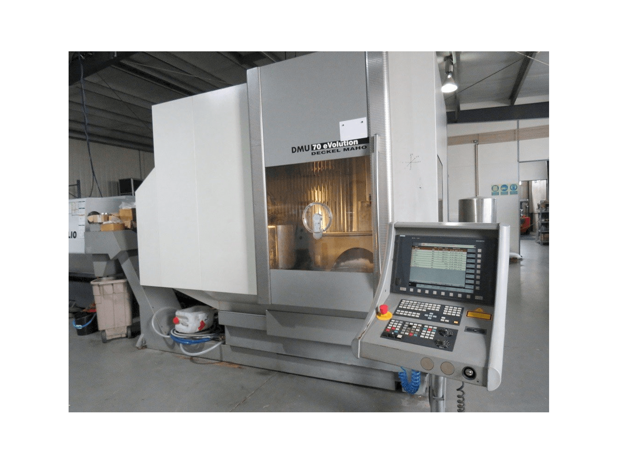 Vista Frontal da DECKEL MAHO DMU 70 eVolution máquina