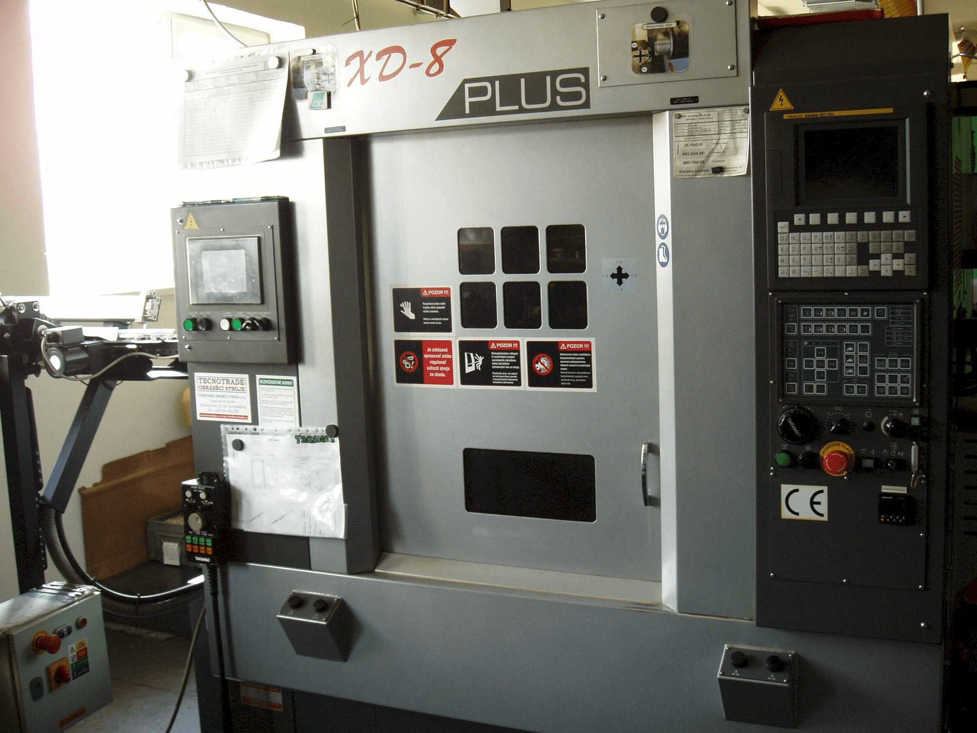 Vista Frontal da Takamaz XD-8 Plus máquina