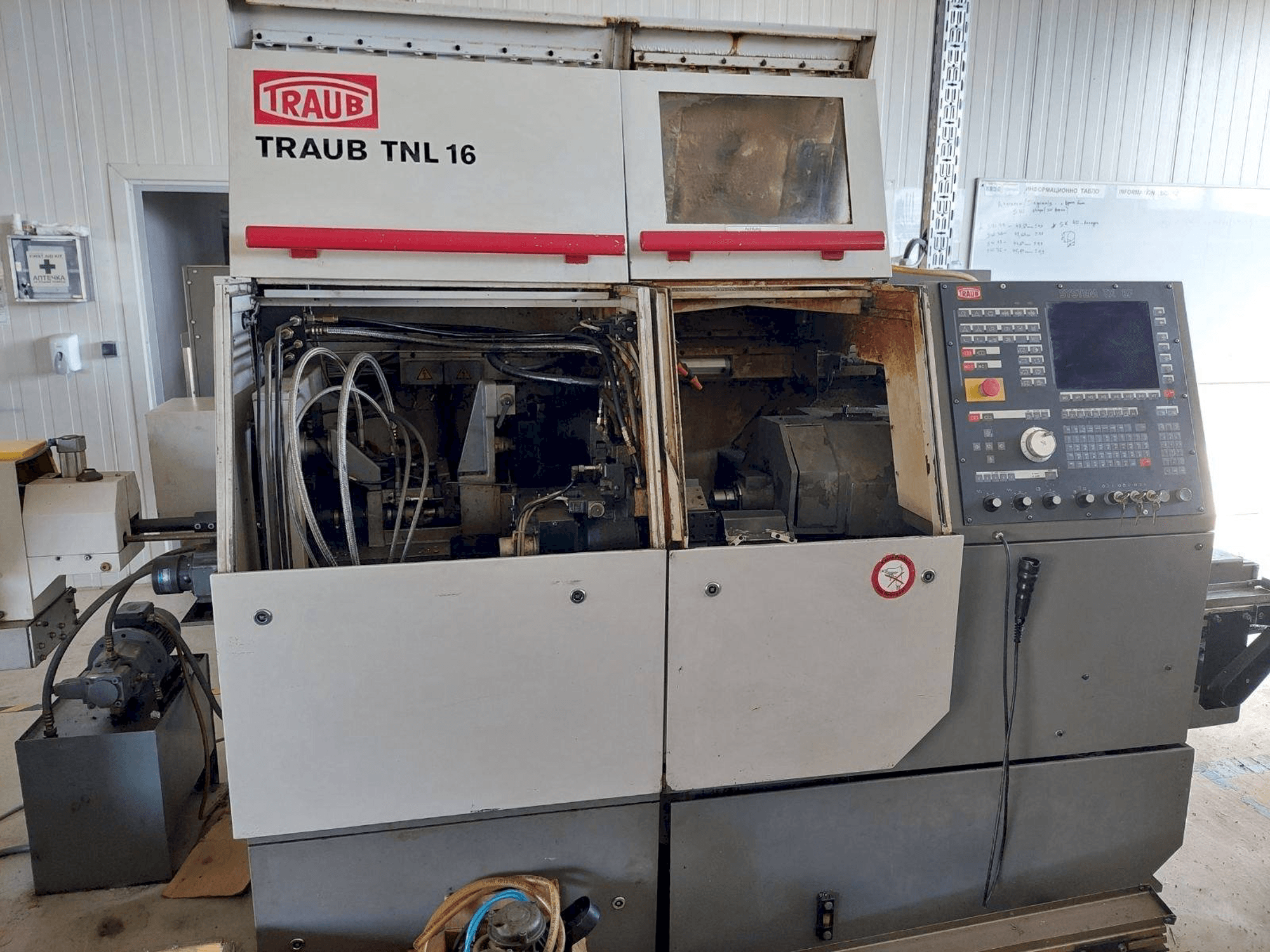 Vista Frontal da TRAUB TNL16G-TX8F máquina