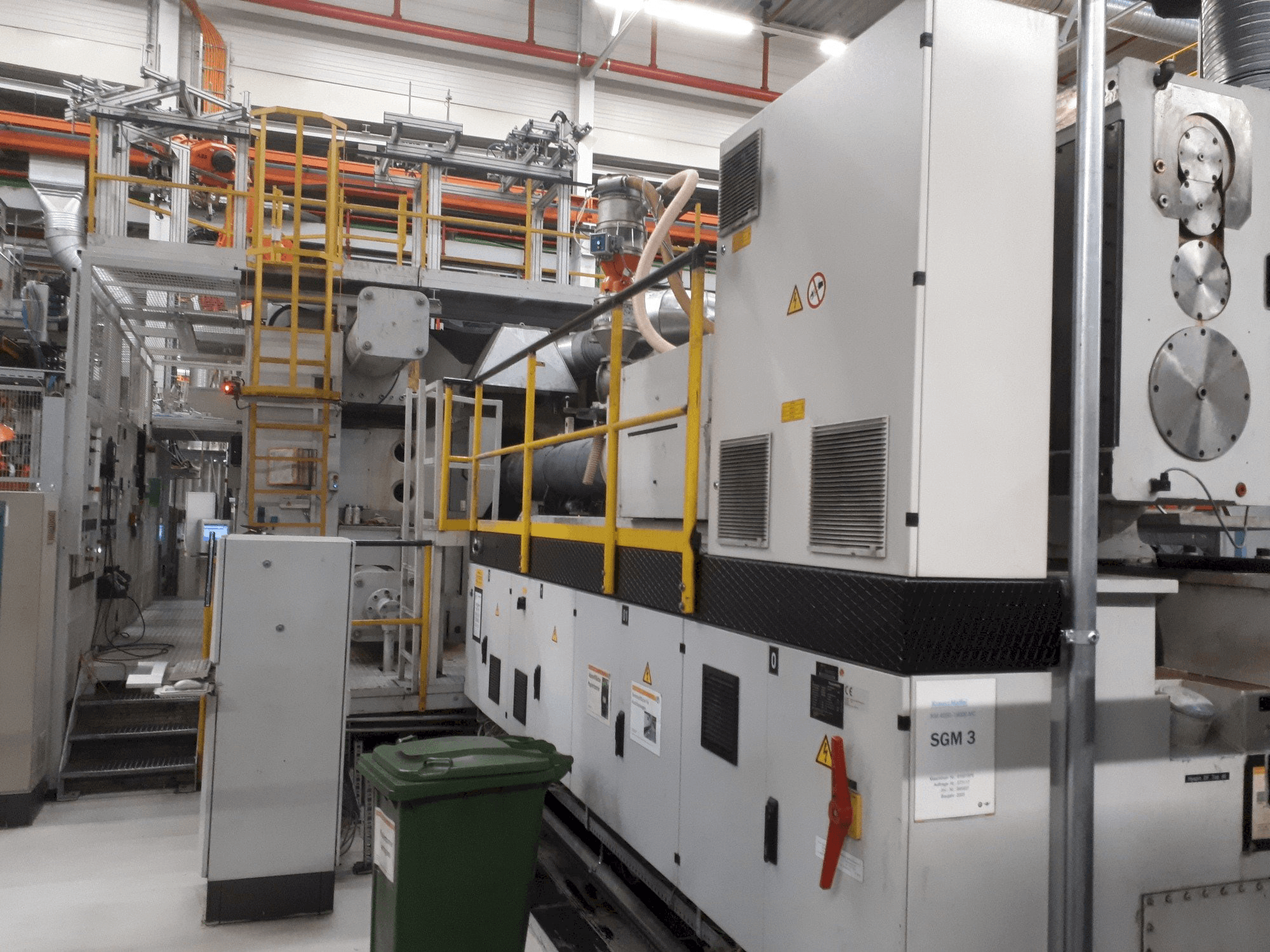 Vista Frontal da Krauss Maffei 4000-19000 MC máquina