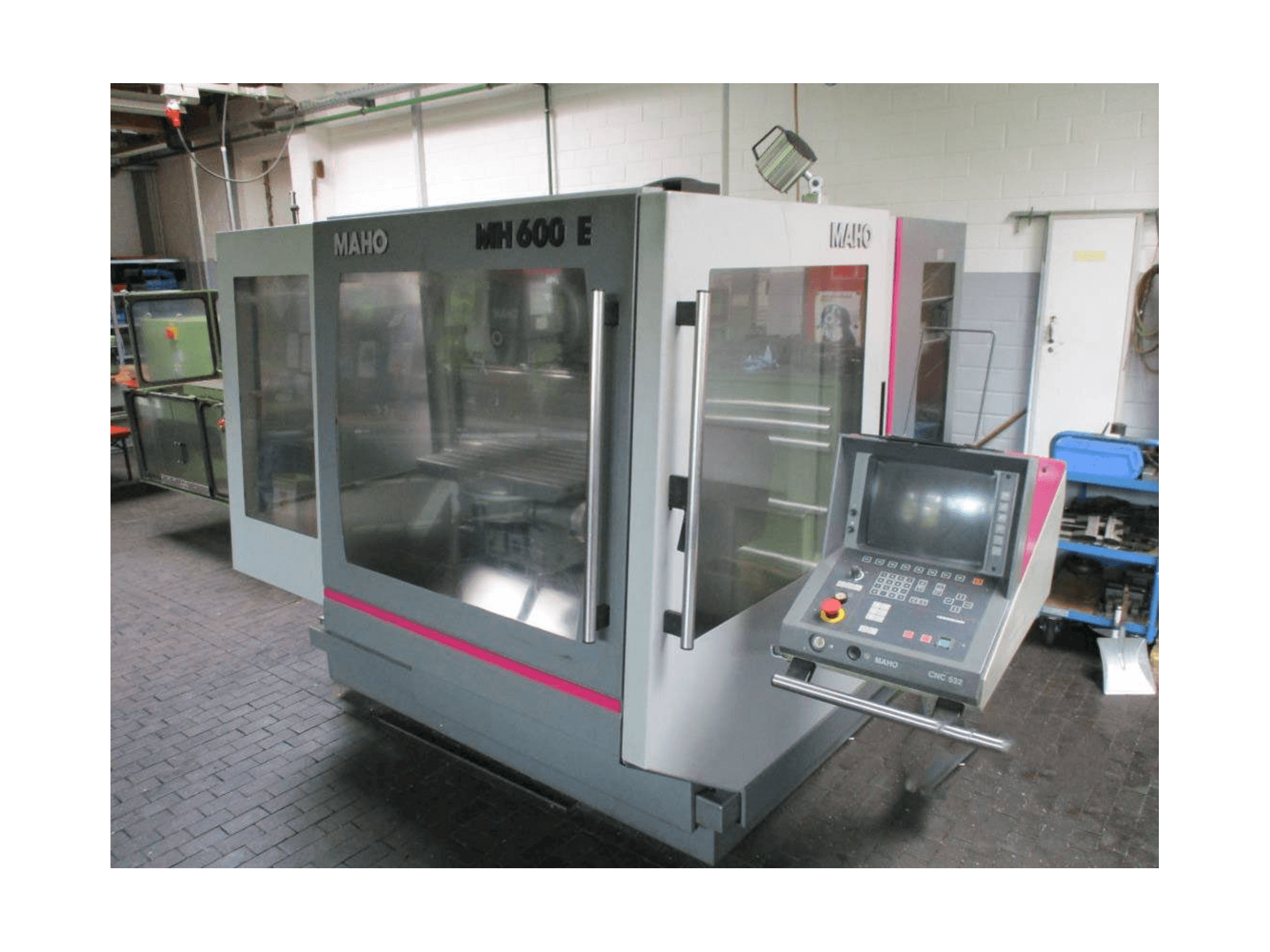 Vista Frontal da MAHO MAHO 600 E máquina