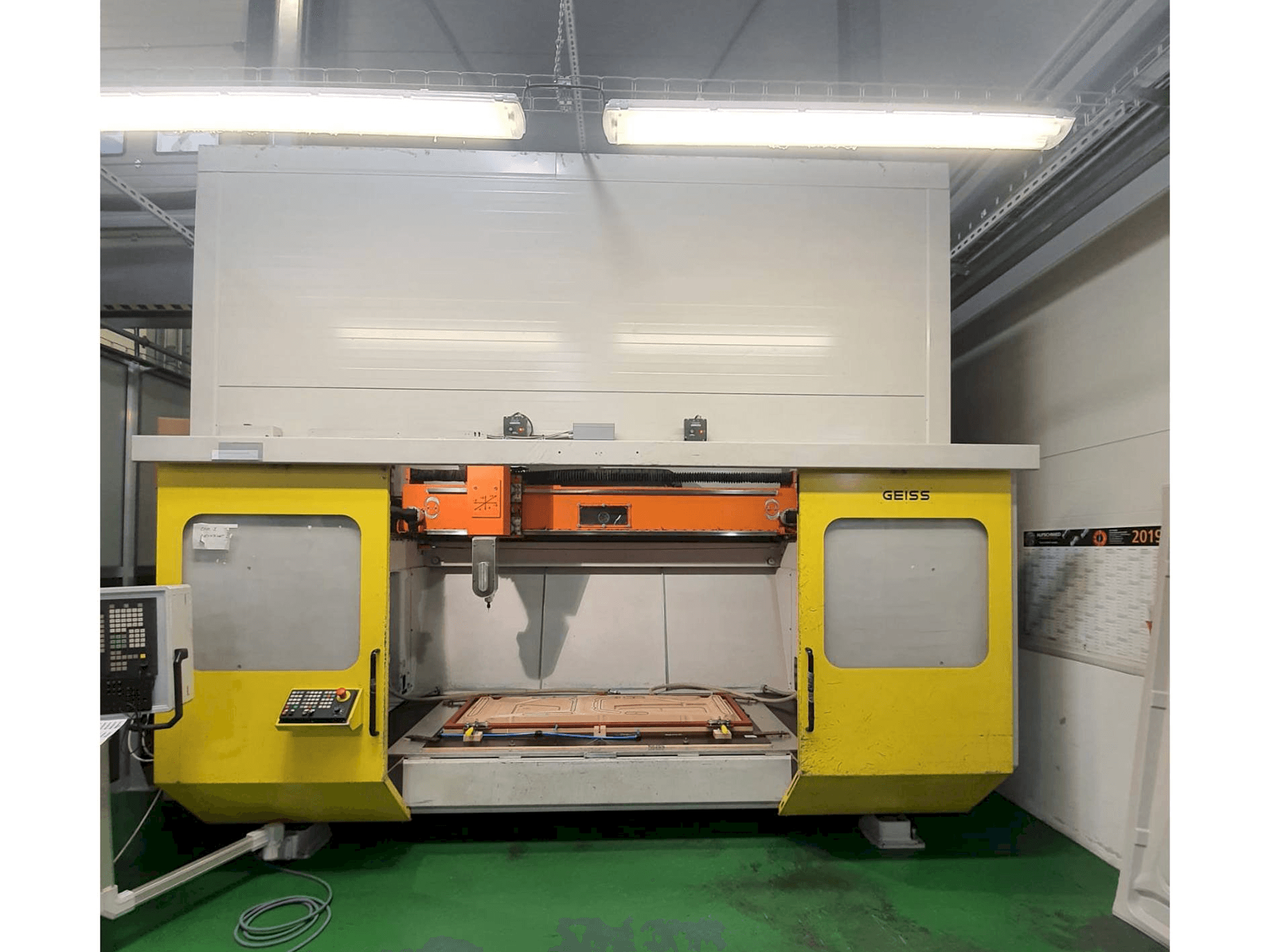 Vista Frontal da GEISS FZ 2000x1000 ECO máquina