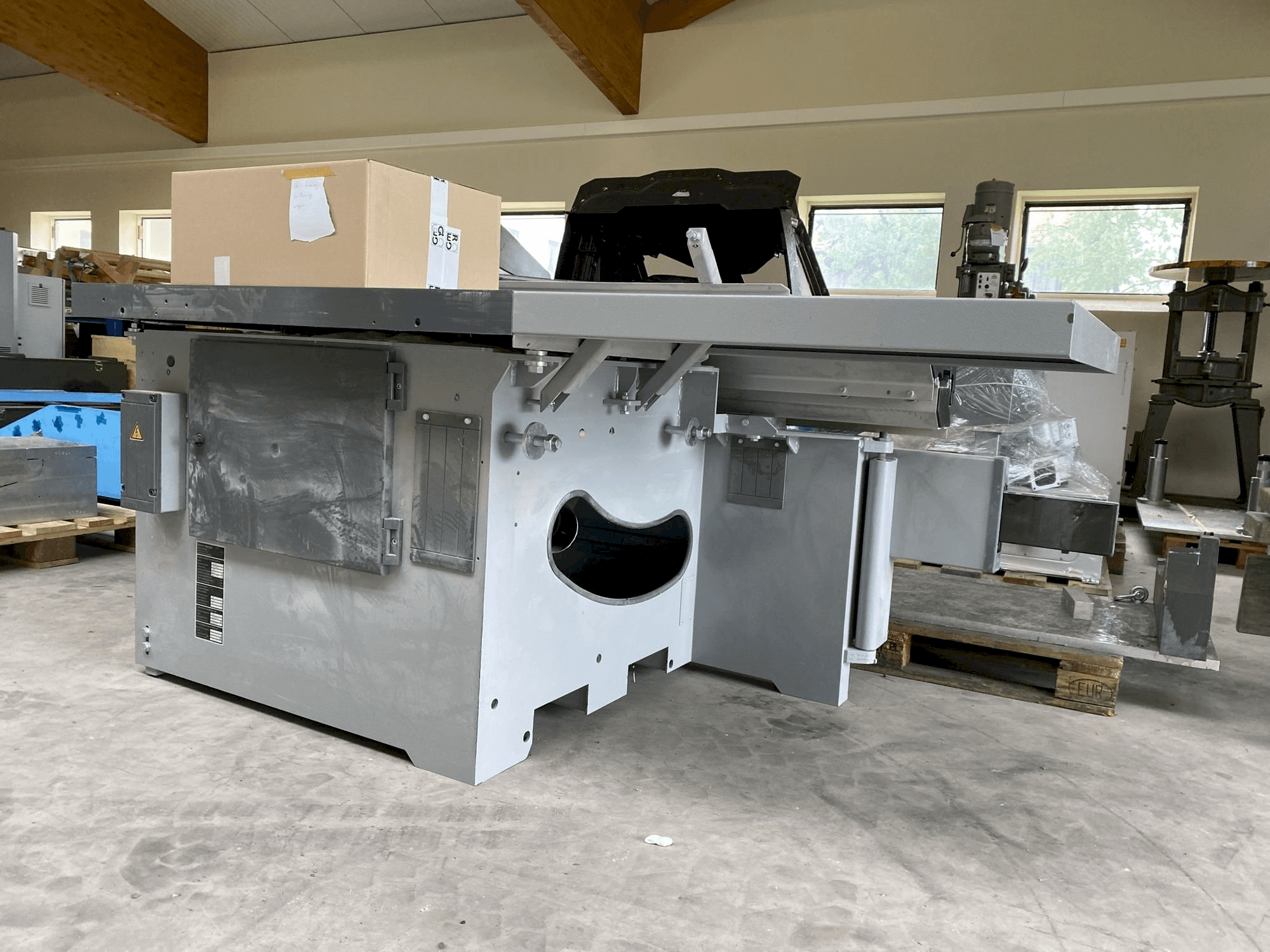 Vista Frontal da Altendorf F45 máquina