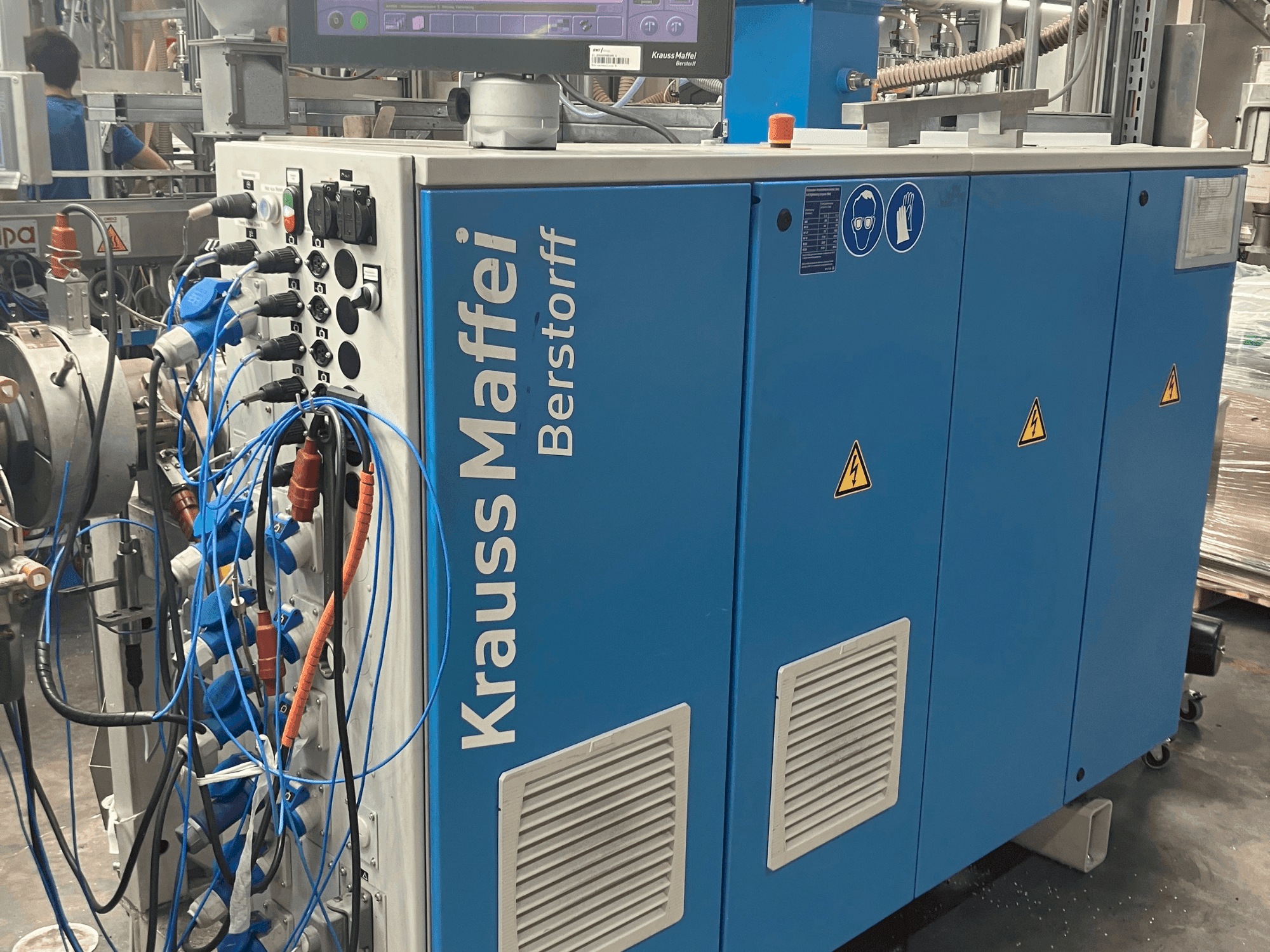 Vista Frontal da Krauss Maffei KME 30-25 máquina