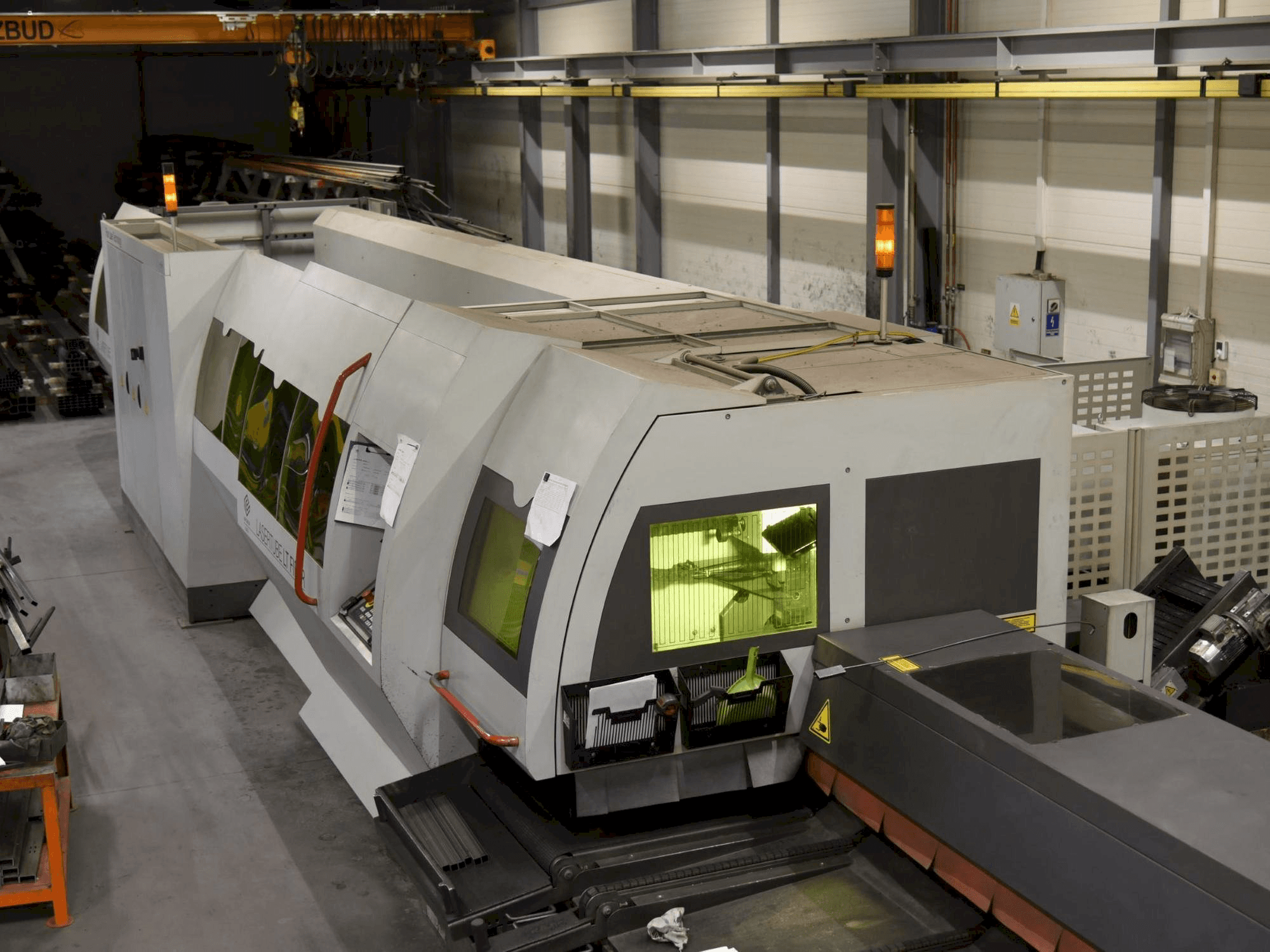 Vista Frontal da BLM ADIGE LaserTube LT Fiber máquina