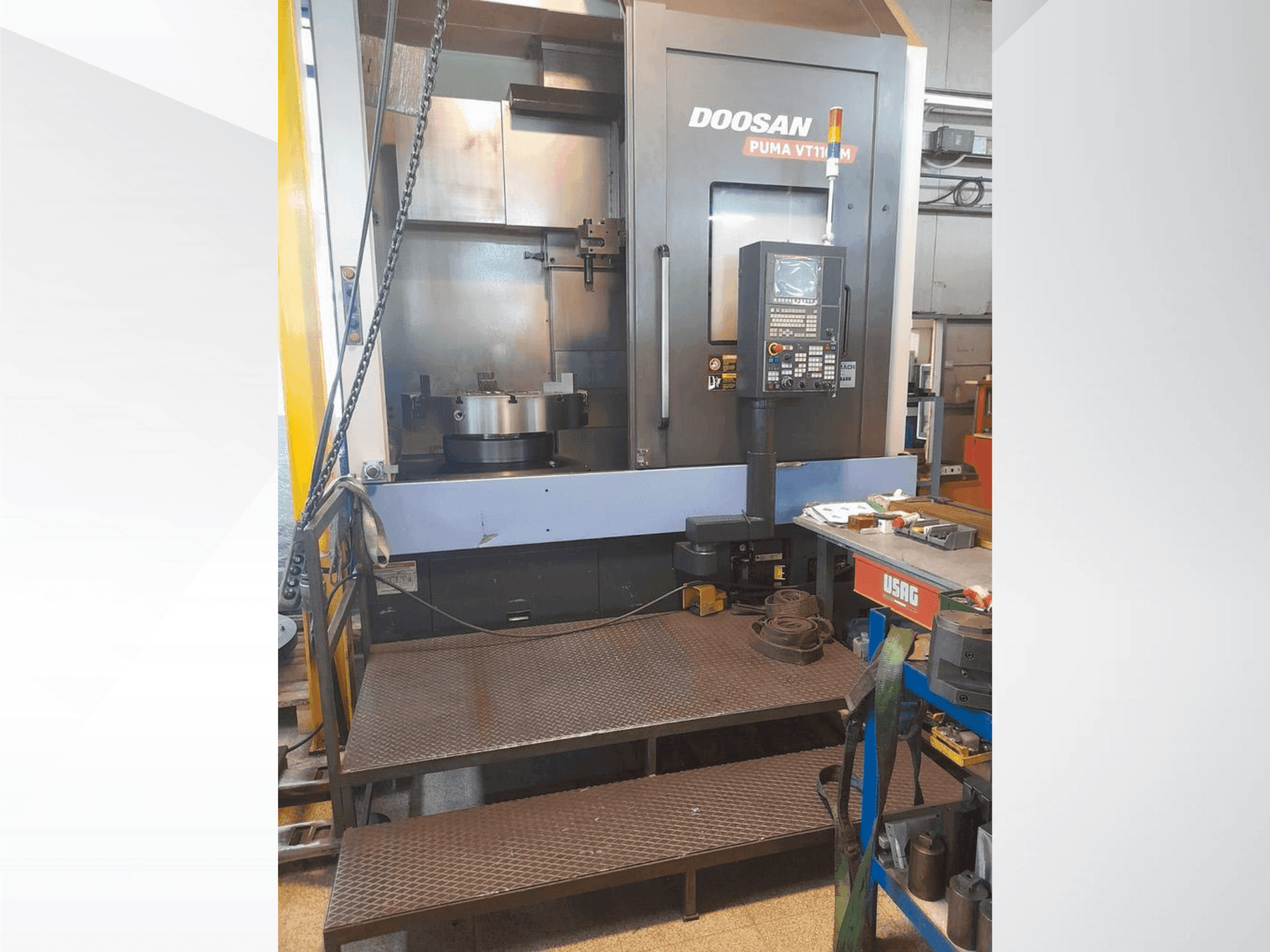 Vista Frontal da DOOSAN VT1100M máquina