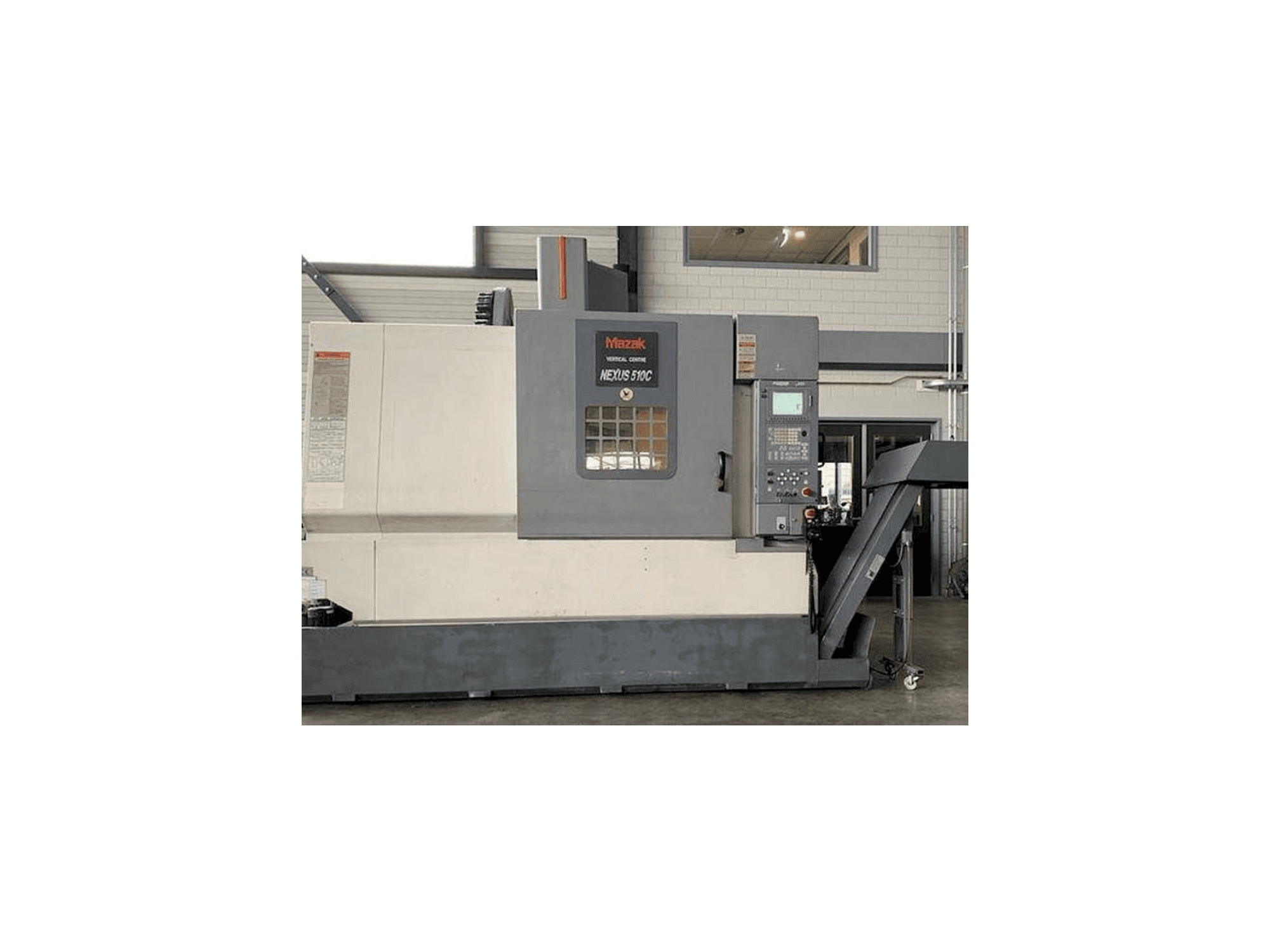 Vista Frontal da Mazak NEXUS 510C máquina