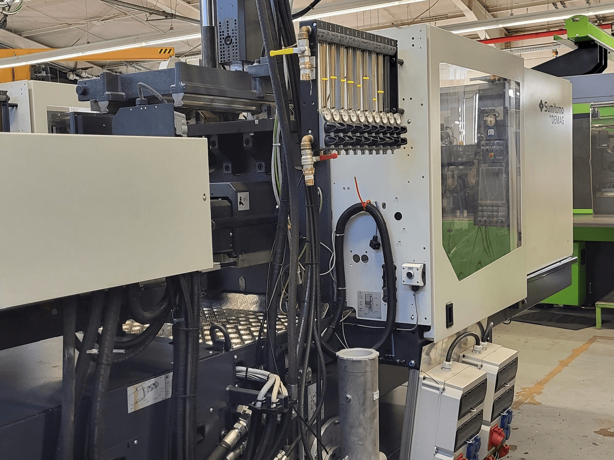 Vista Lateral Esquerda da Sumitomo SHI DEMAG Systec Multi 120/470-200h/80V máquina