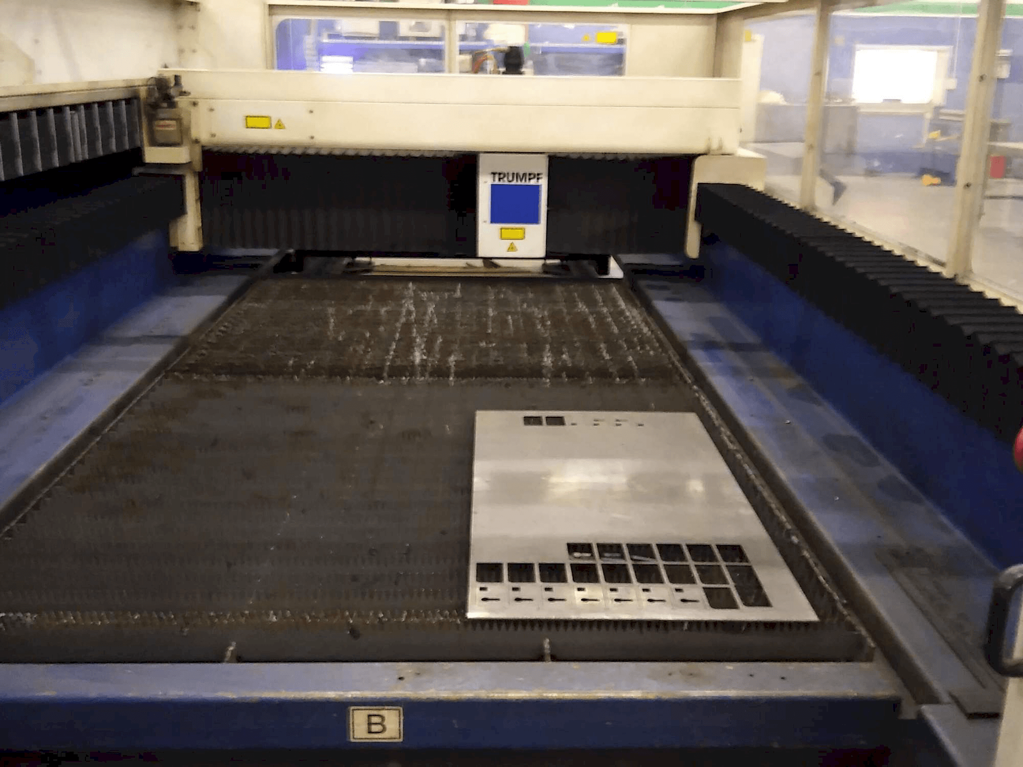 Vista Frontal da Trumpf L3030 máquina