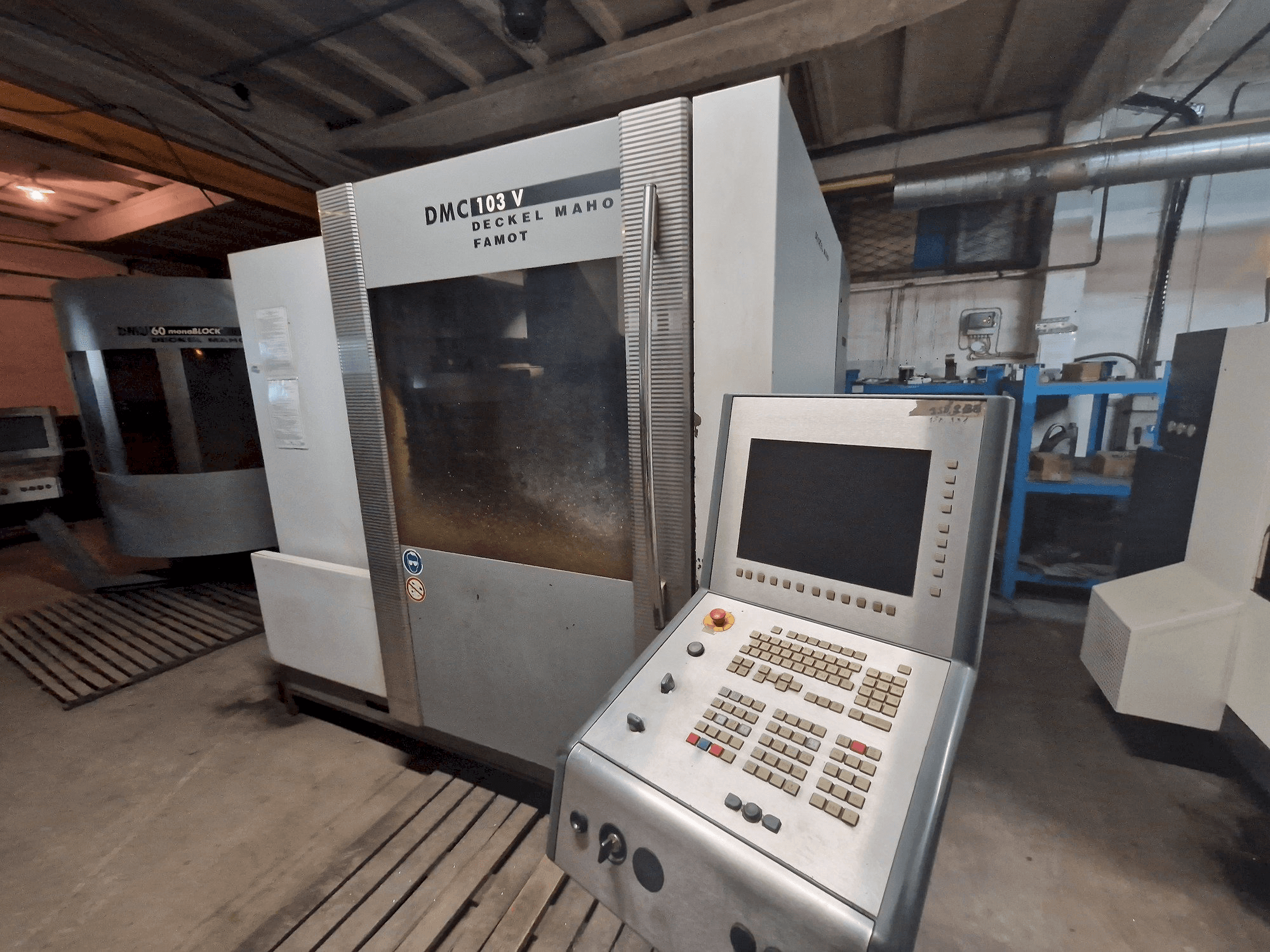 Vista Frontal da DMG DMC 103V máquina