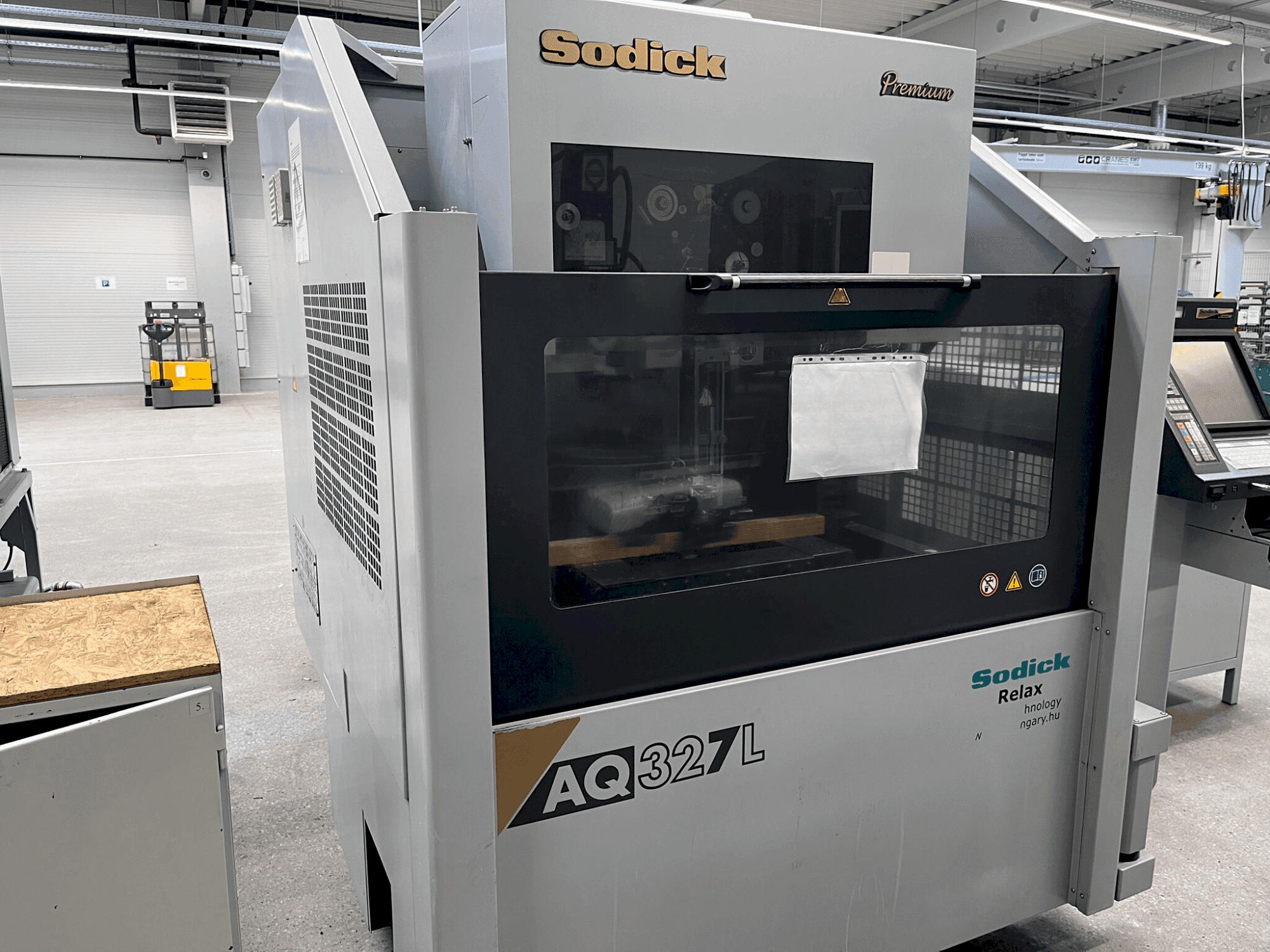 Vista Frontal da Sodick AQ327L máquina