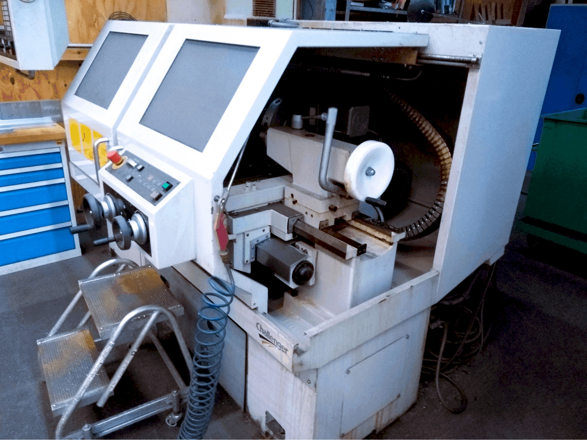 Vista Frontal da Challenger MICROTURN BNC 446 máquina