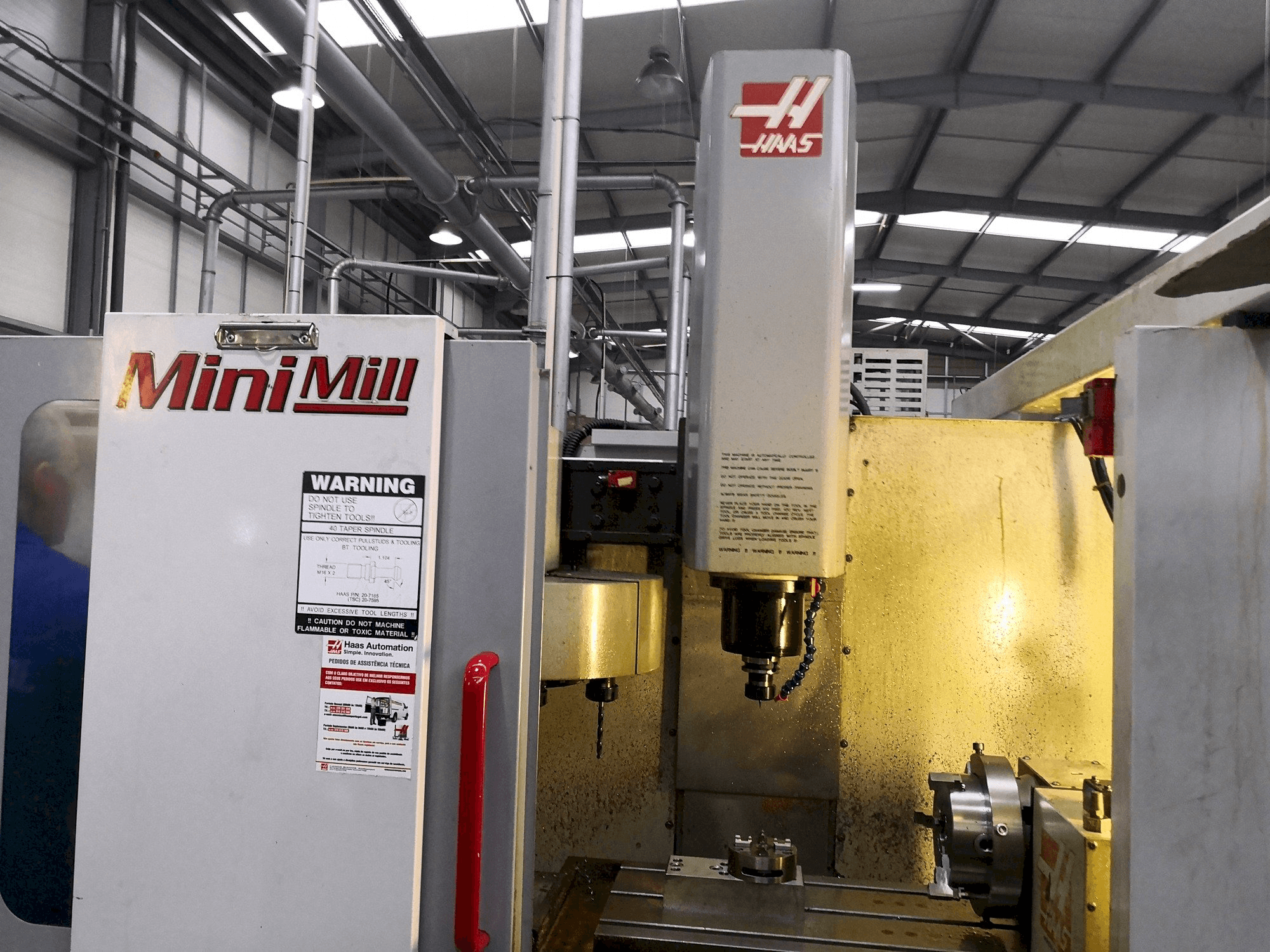 Vista Frontal da HAAS Mini Mill CE máquina