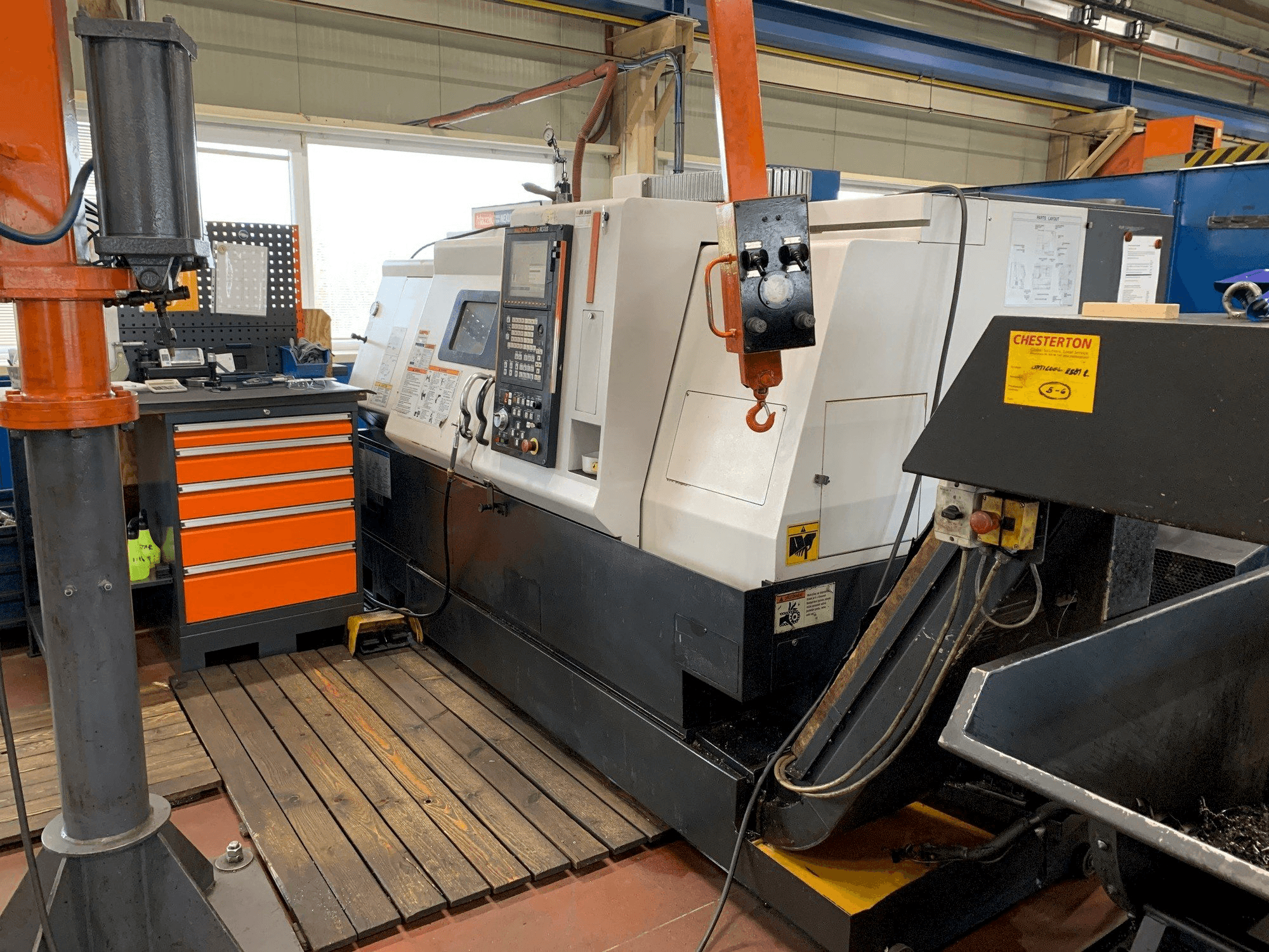 Vista Frontal da Mazak QTN - 250 máquina