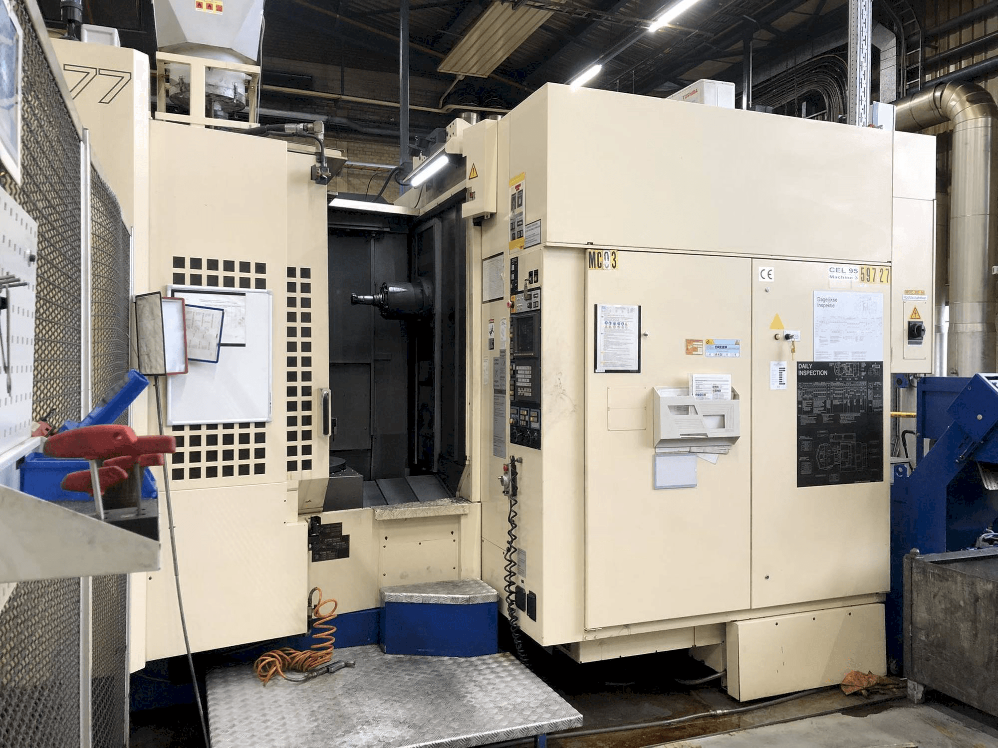Vista Frontal da Makino A77 máquina
