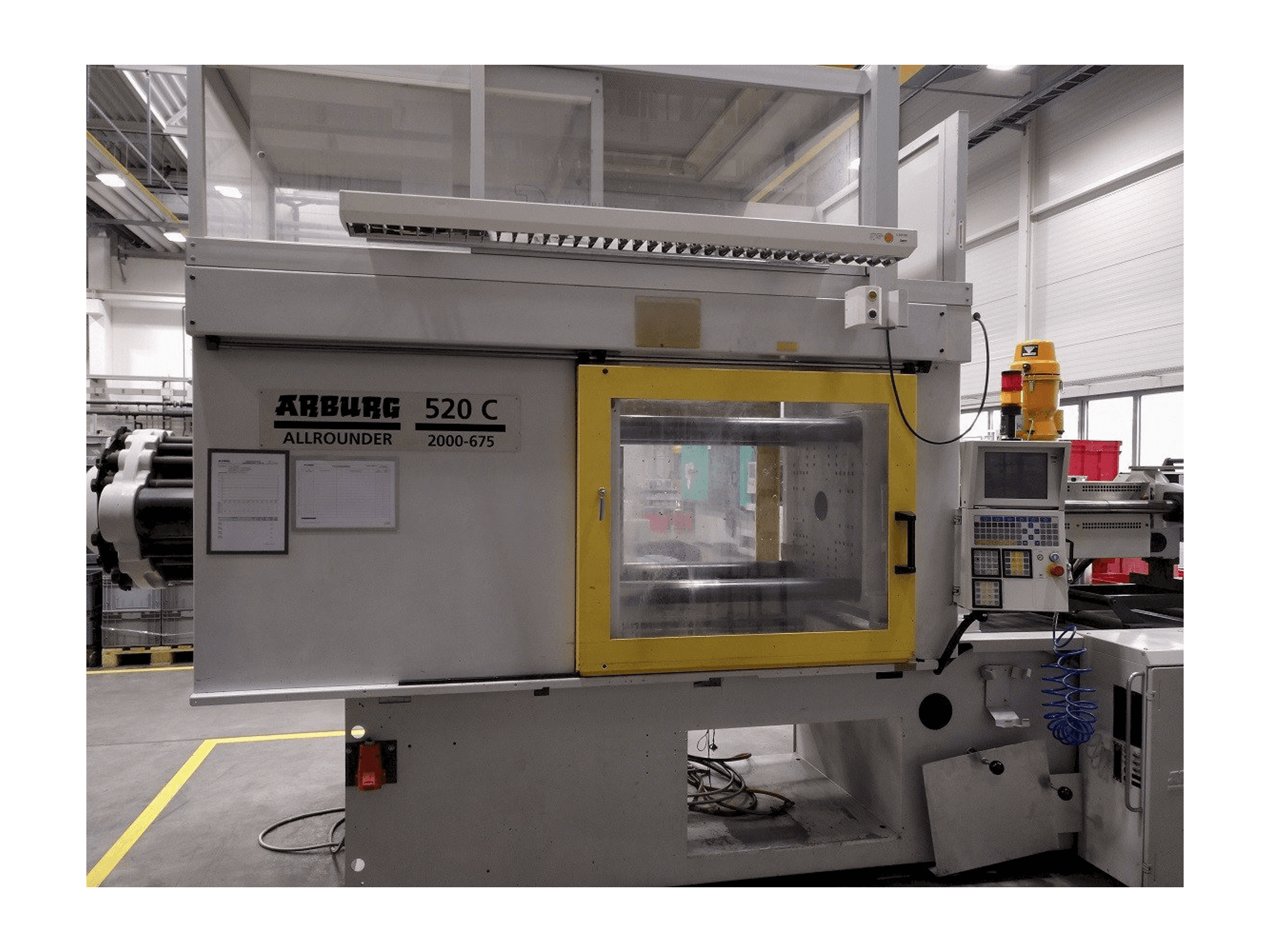 Vista Frontal da Arburg 520 C 2000–675 máquina
